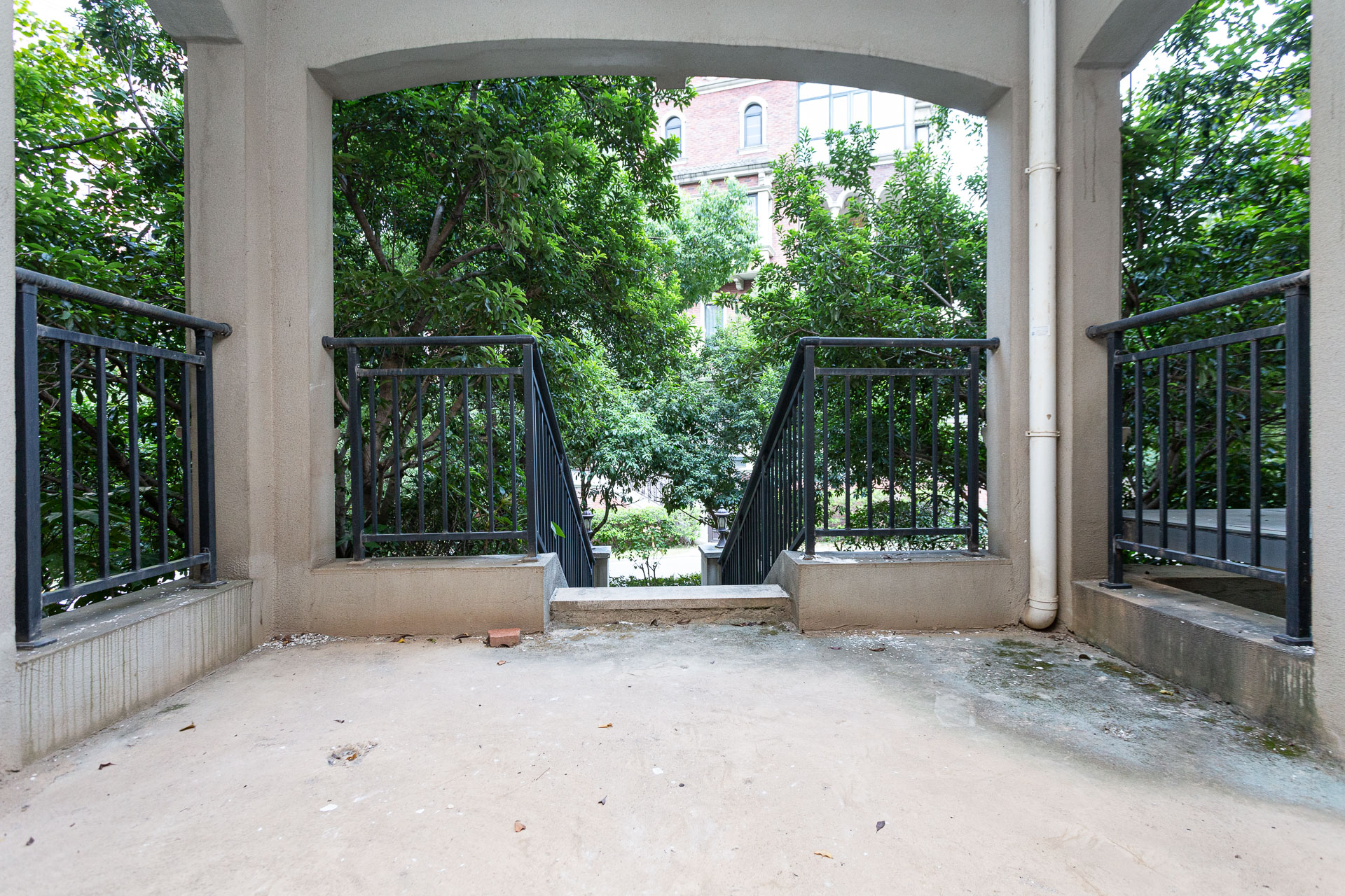 谷山逸墅 5室2厅2卫 330.0万 谷山逸墅 5室2厅2卫 330.0万阳台