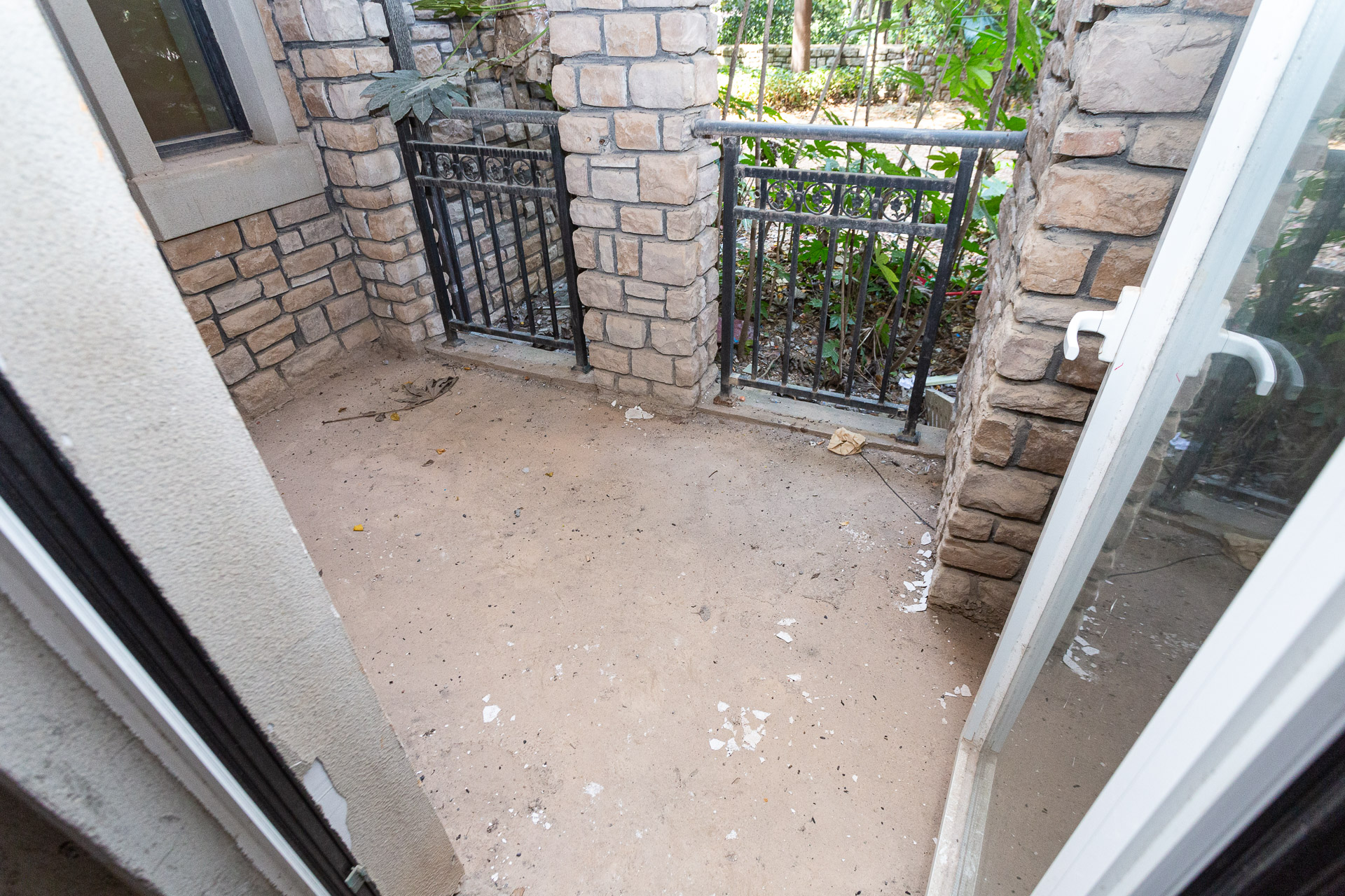 谷山逸墅 5室2厅2卫 330.0万 谷山逸墅 5室2厅2卫 330.0万阳台