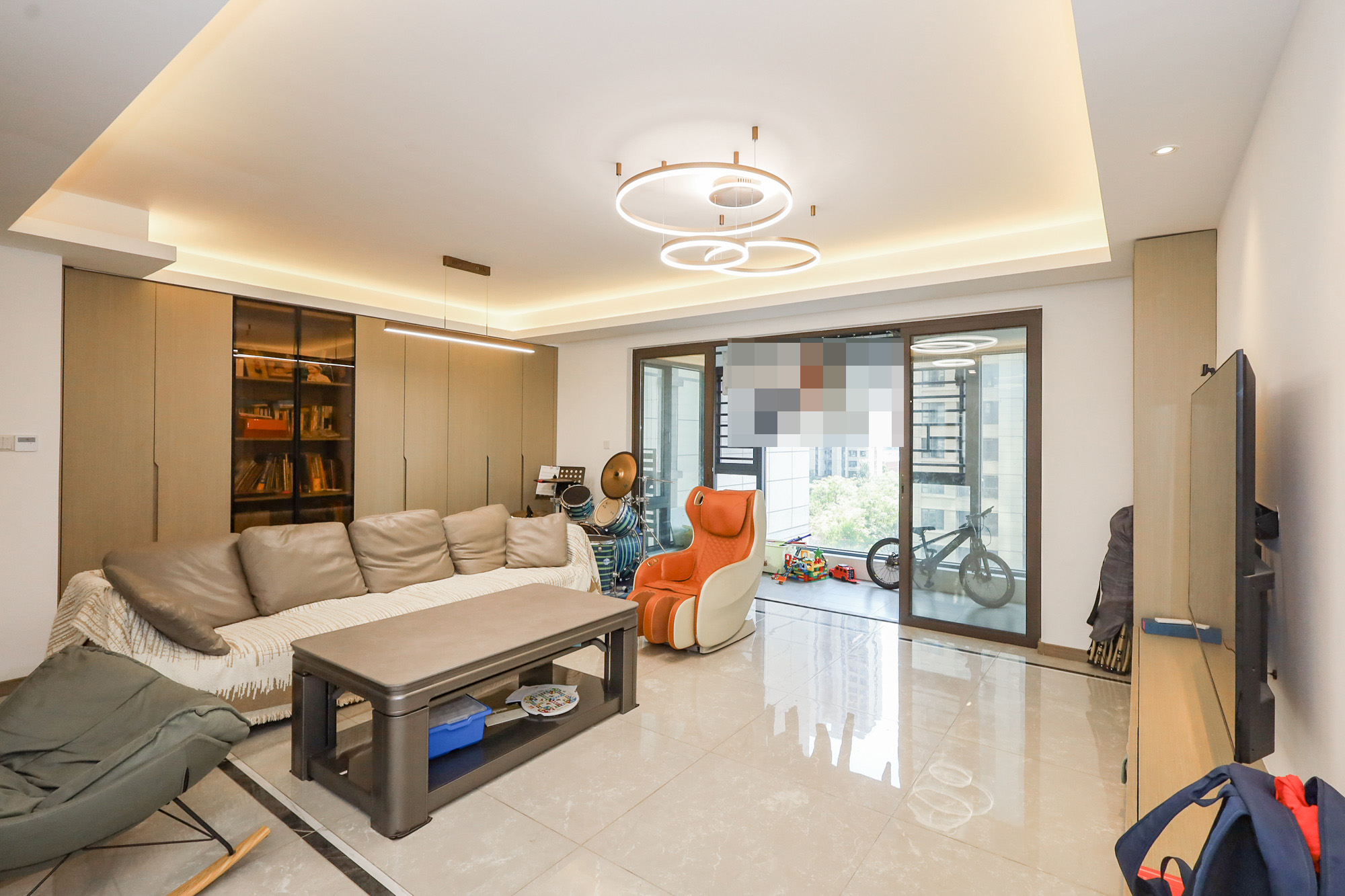 龙湖铂金中心（龙湖春江郦城）  3室2厅2卫    240.0万客厅