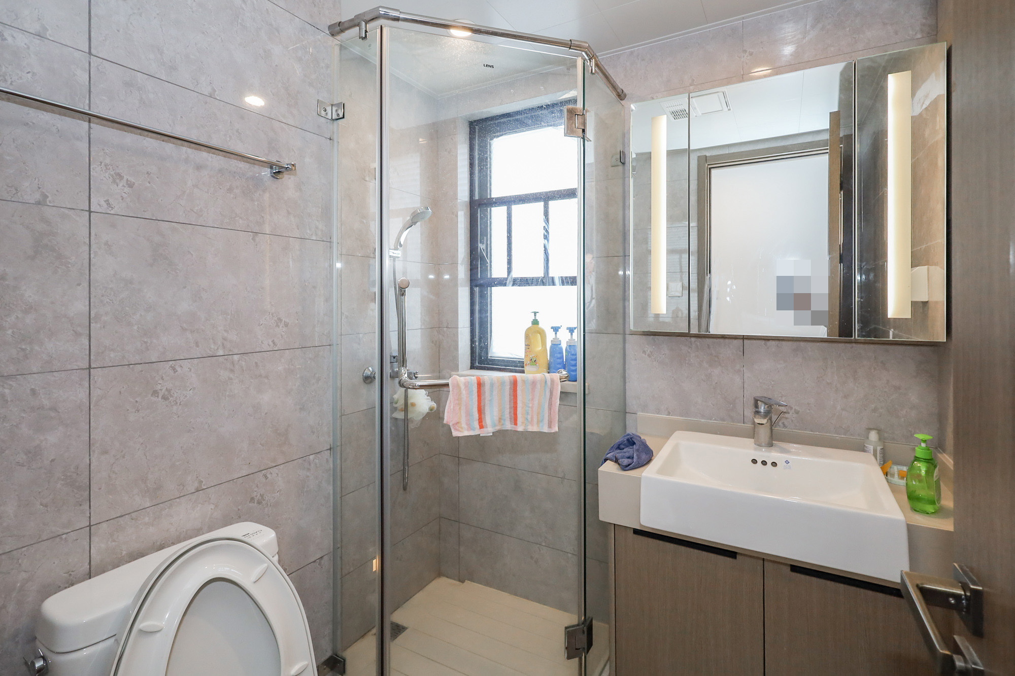 龙湖铂金中心（龙湖春江郦城）  3室2厅2卫    240.0万卫生间