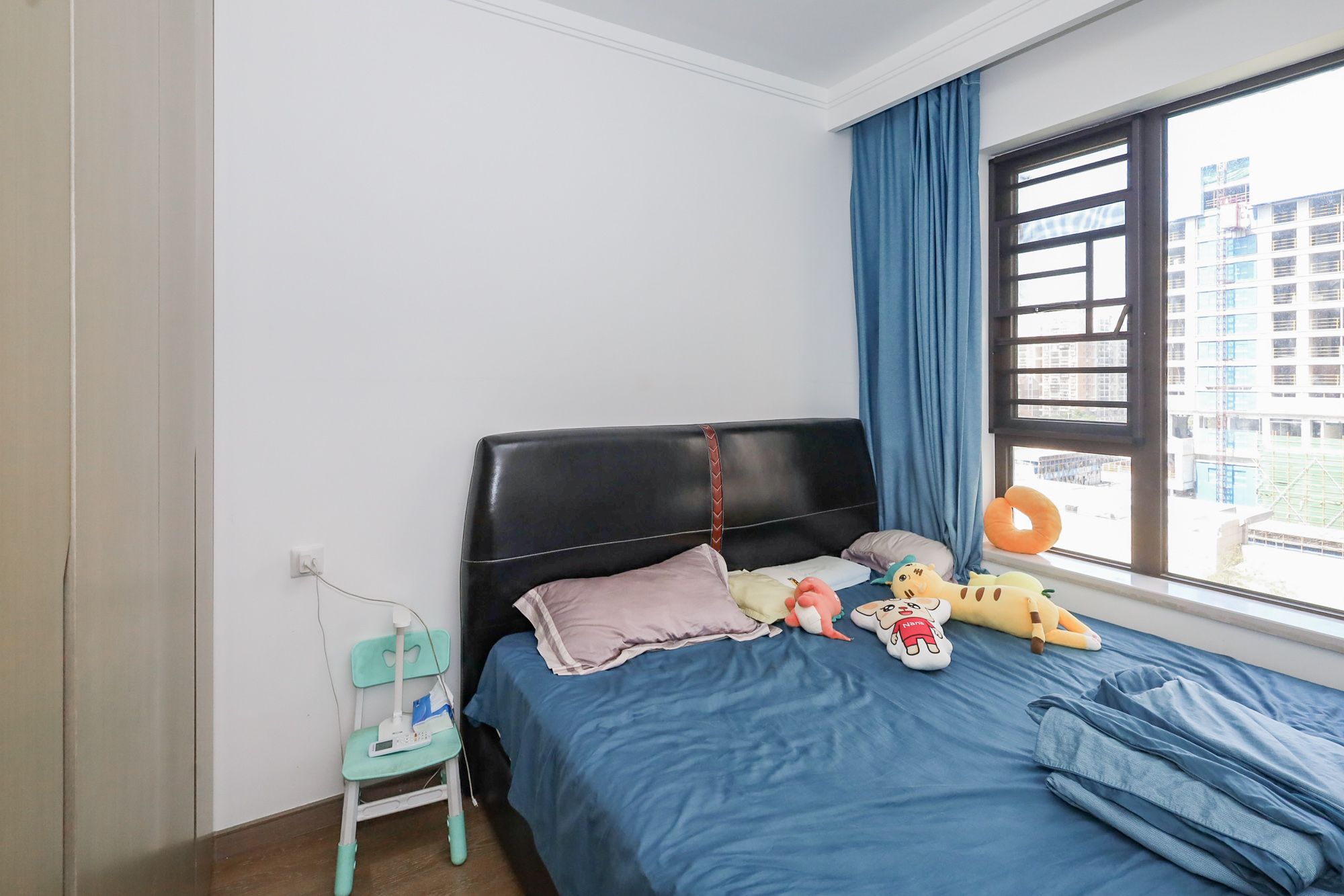 龙湖铂金中心（龙湖春江郦城）  3室2厅2卫    240.0万卧室