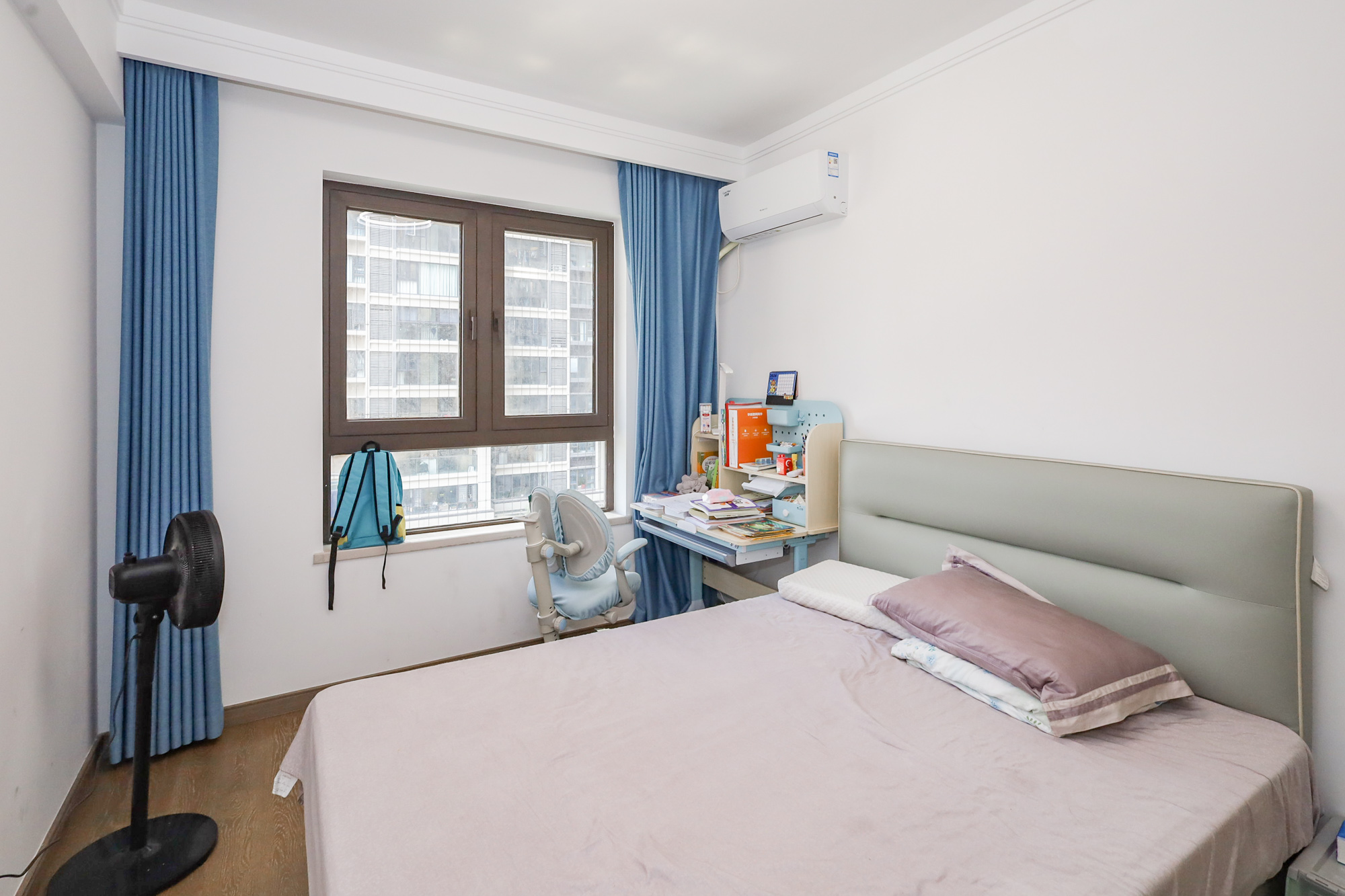 龙湖铂金中心（龙湖春江郦城）  3室2厅2卫    240.0万卧室