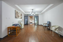 绿地中央广场  4室2厅2卫    215.0万 绿地中央广场  4室2厅2卫    215.0万