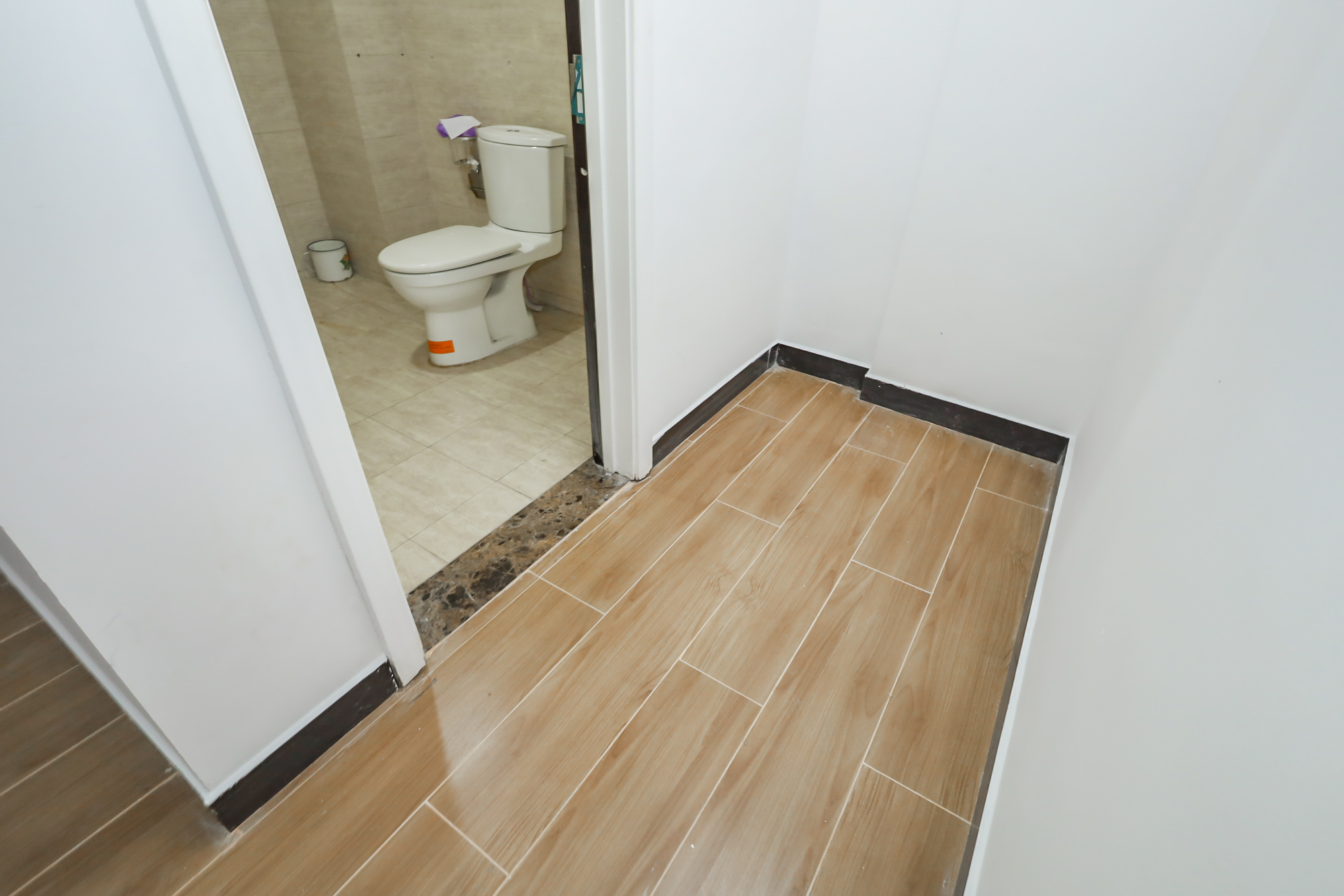 绿地中央广场  4室2厅2卫    210.0万其他