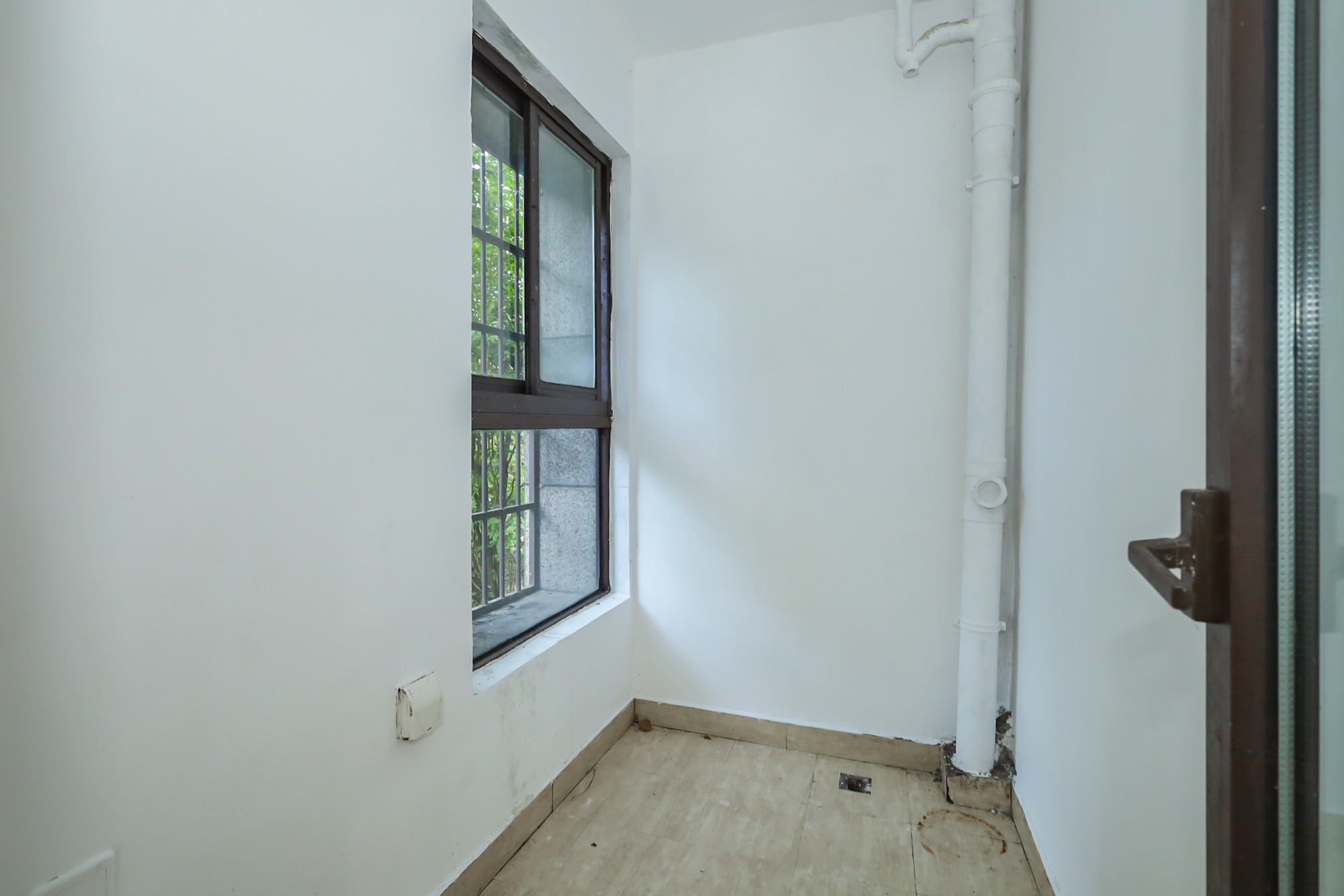 绿地中央广场  4室2厅2卫    210.0万其他