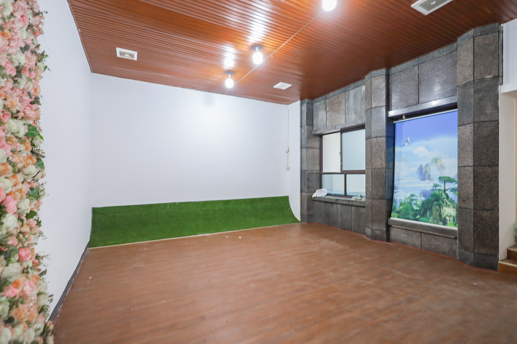 绿地中央广场  4室2厅2卫    210.0万其他