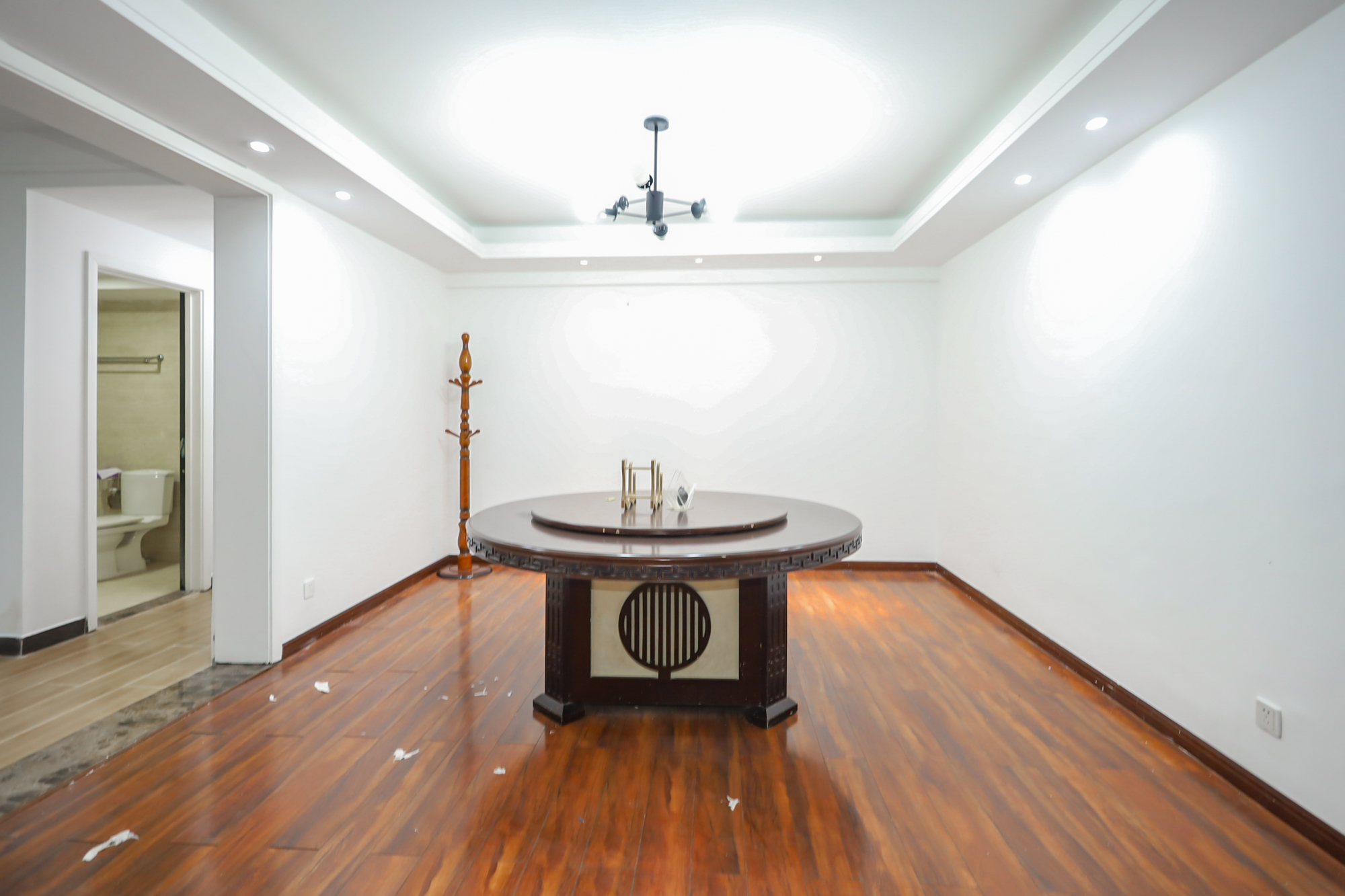 绿地中央广场  4室2厅2卫    210.0万其他