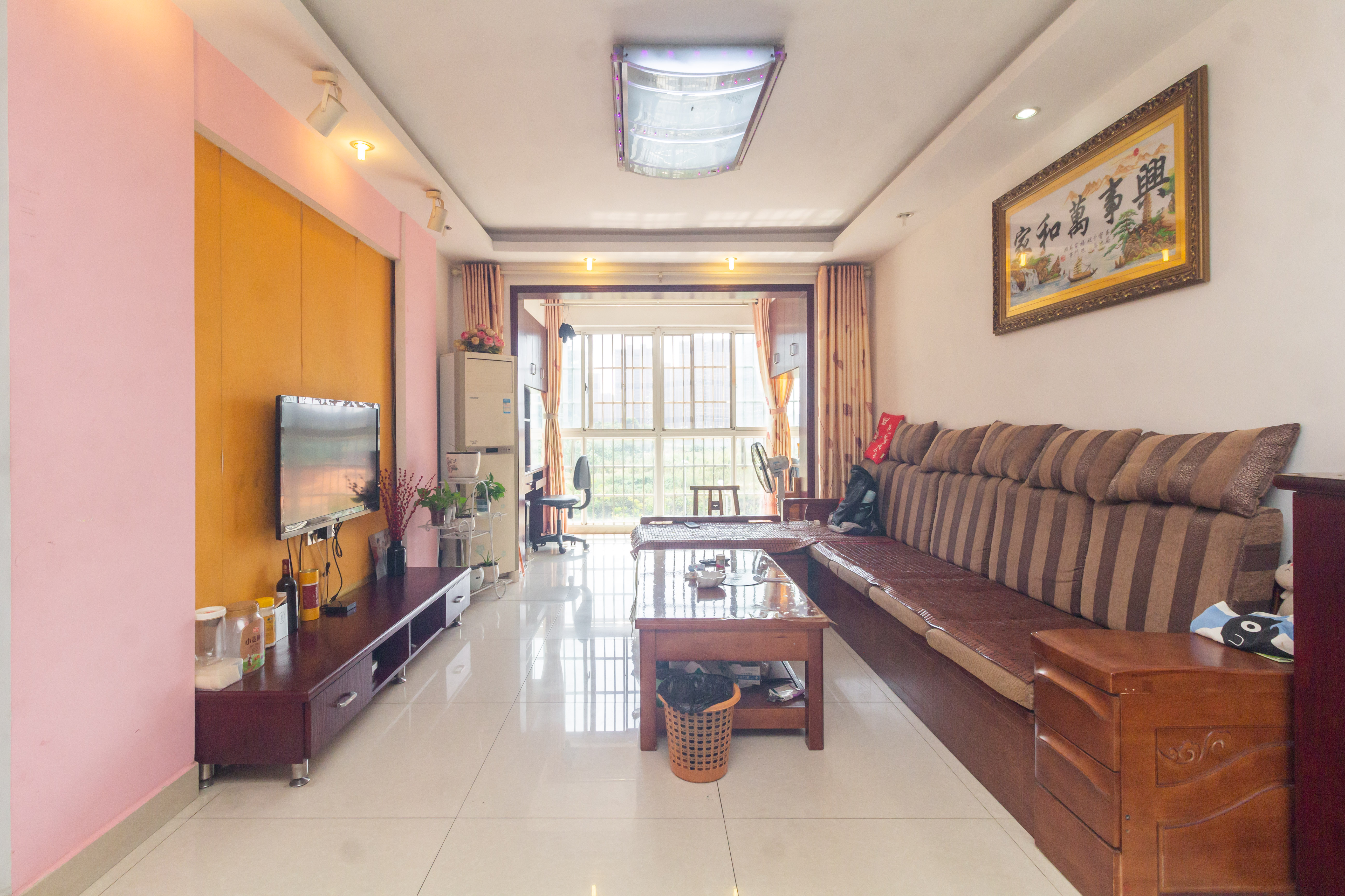 东业苹果社区 2室2厅1卫 48.0万 东业苹果社区 2室2厅1卫 48.0万客厅