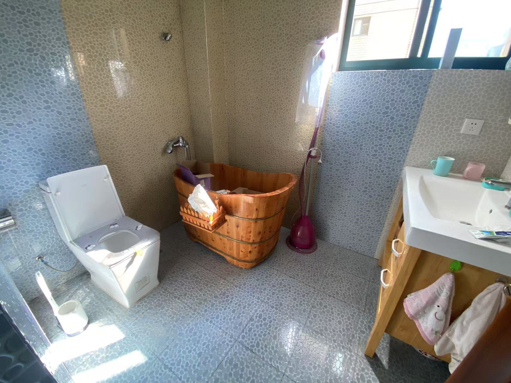 西域名邸  4室2厅2卫    85.0万 西域名邸  4室2厅2卫    85.0万室内图