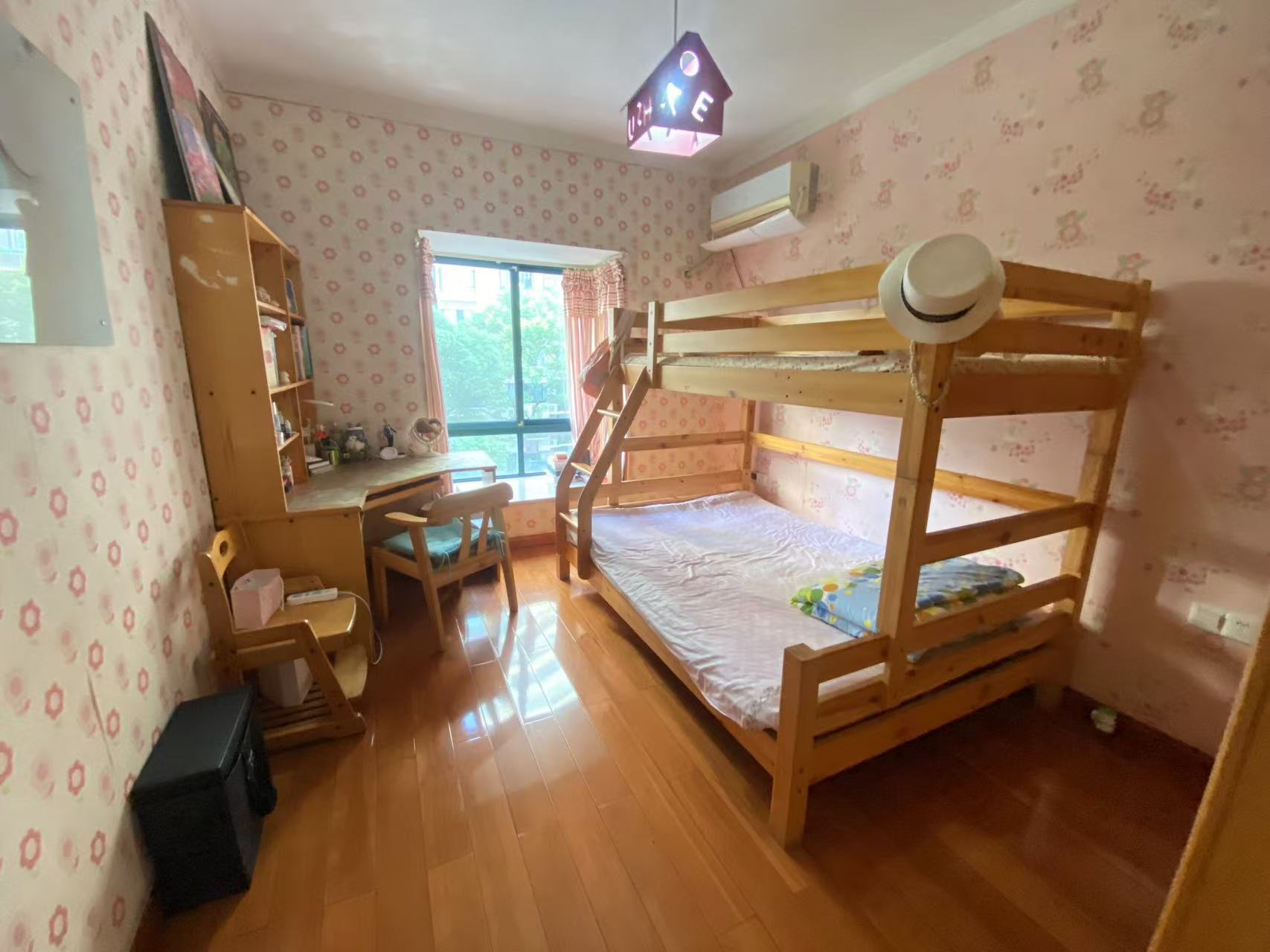 西域名邸  4室2厅2卫    85.0万 西域名邸  4室2厅2卫    85.0万室内图