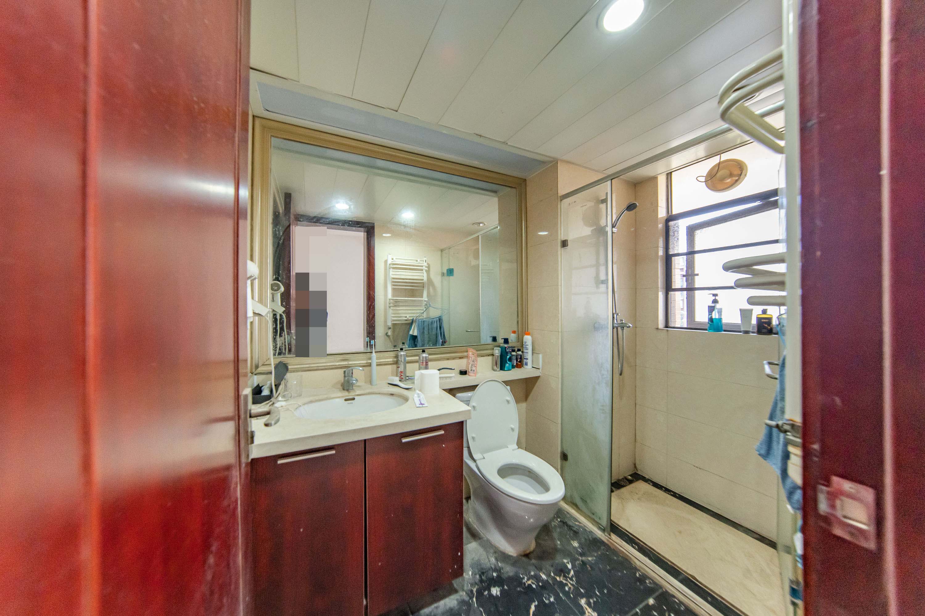 中海国际二期  4室2厅2卫    108.0万 中海国际二期  4室2厅2卫    108.0万卫生间