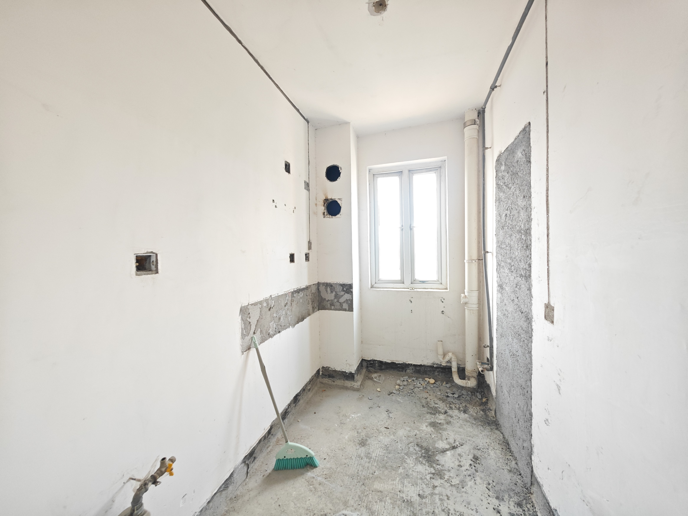 蓝光幸福满庭 4室2厅2卫 90.0万 蓝光幸福满庭 4室2厅2卫 90.0万卫生间