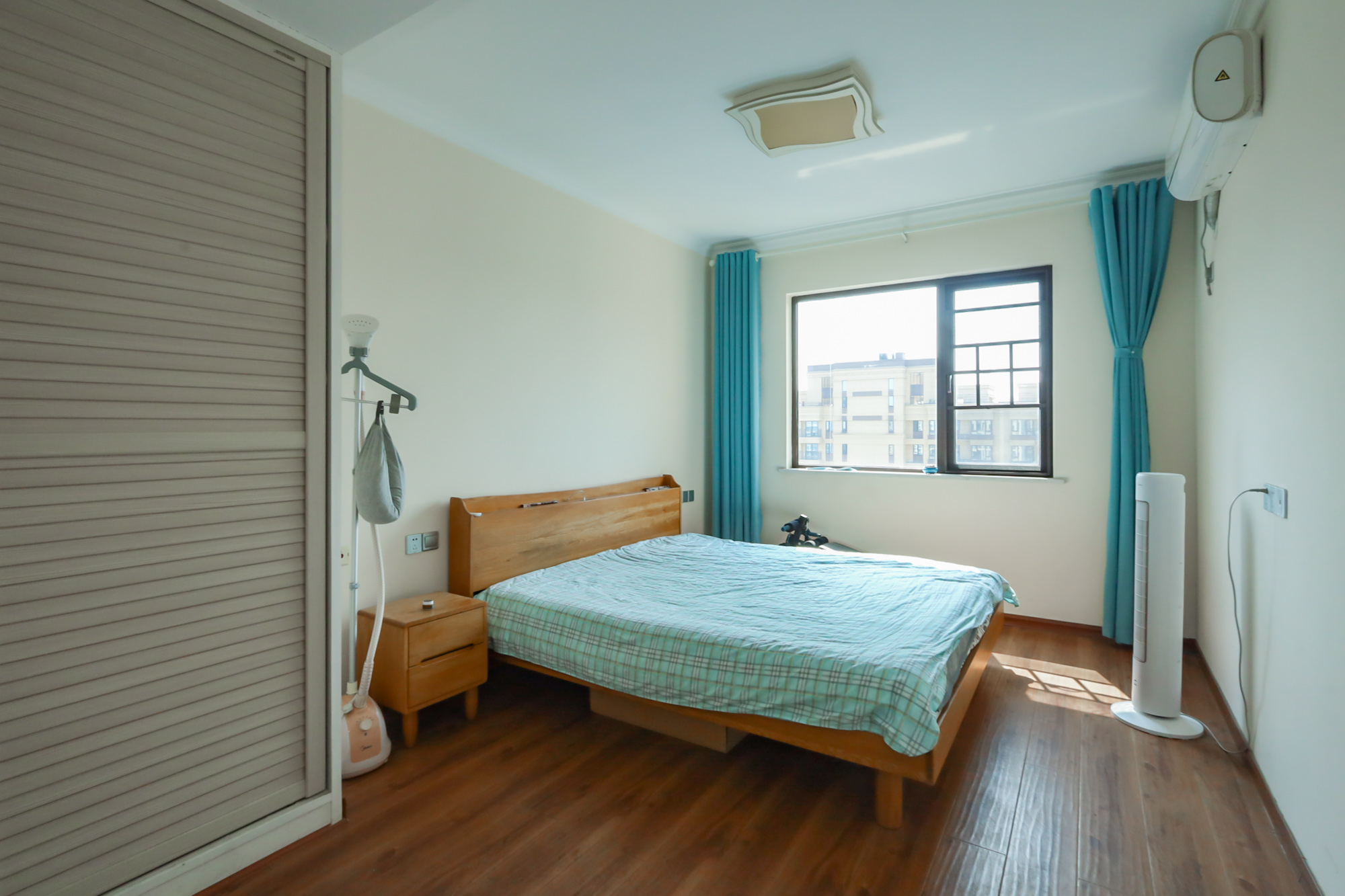 保利西海岸B区 3室2厅1卫 125.0万 保利西海岸B区 3室2厅1卫 125.0万卧室