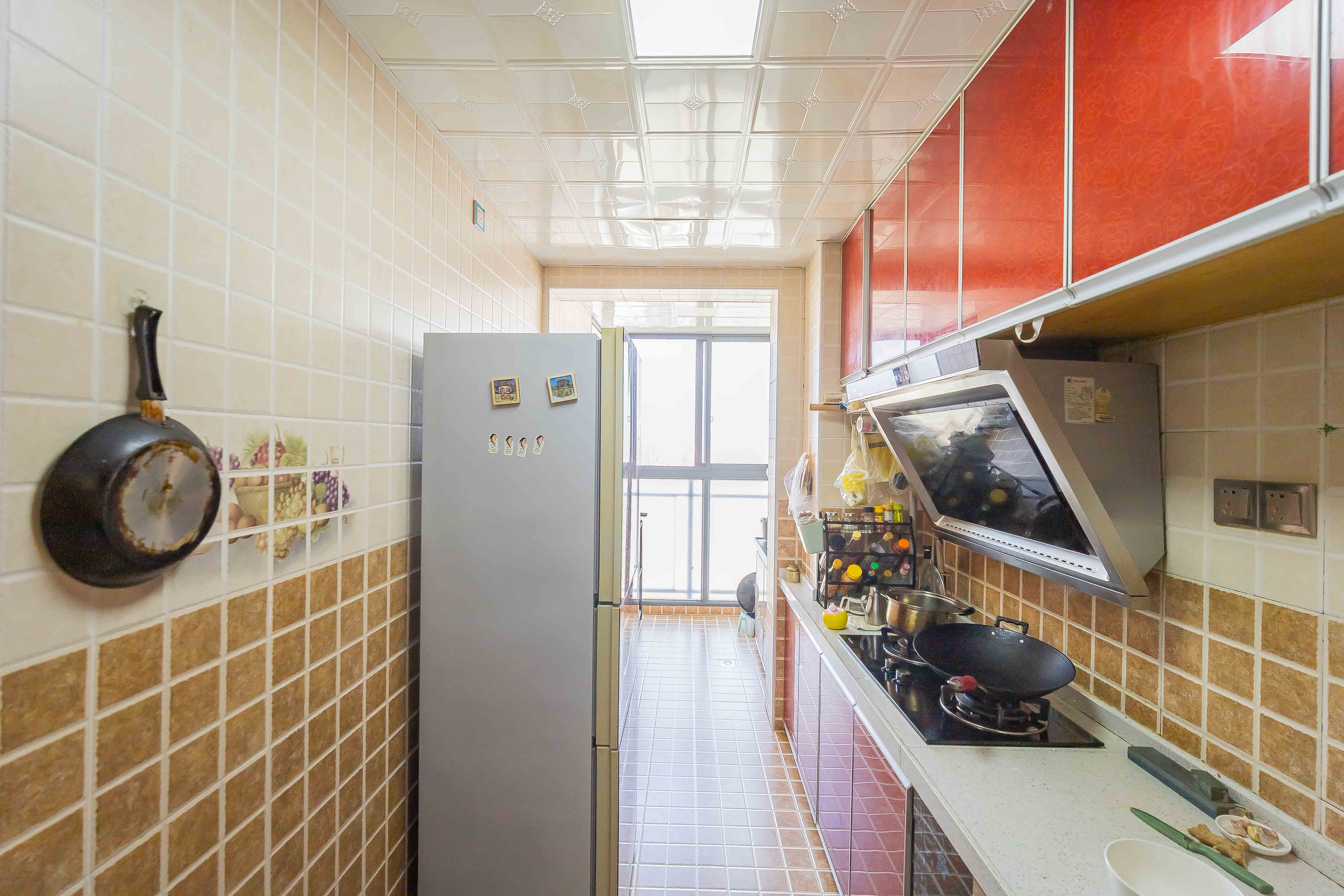 钱隆首府(福晟御园)  3室2厅2卫    118.0万 钱隆首府(福晟御园)  3室2厅2卫    118.0万厨房