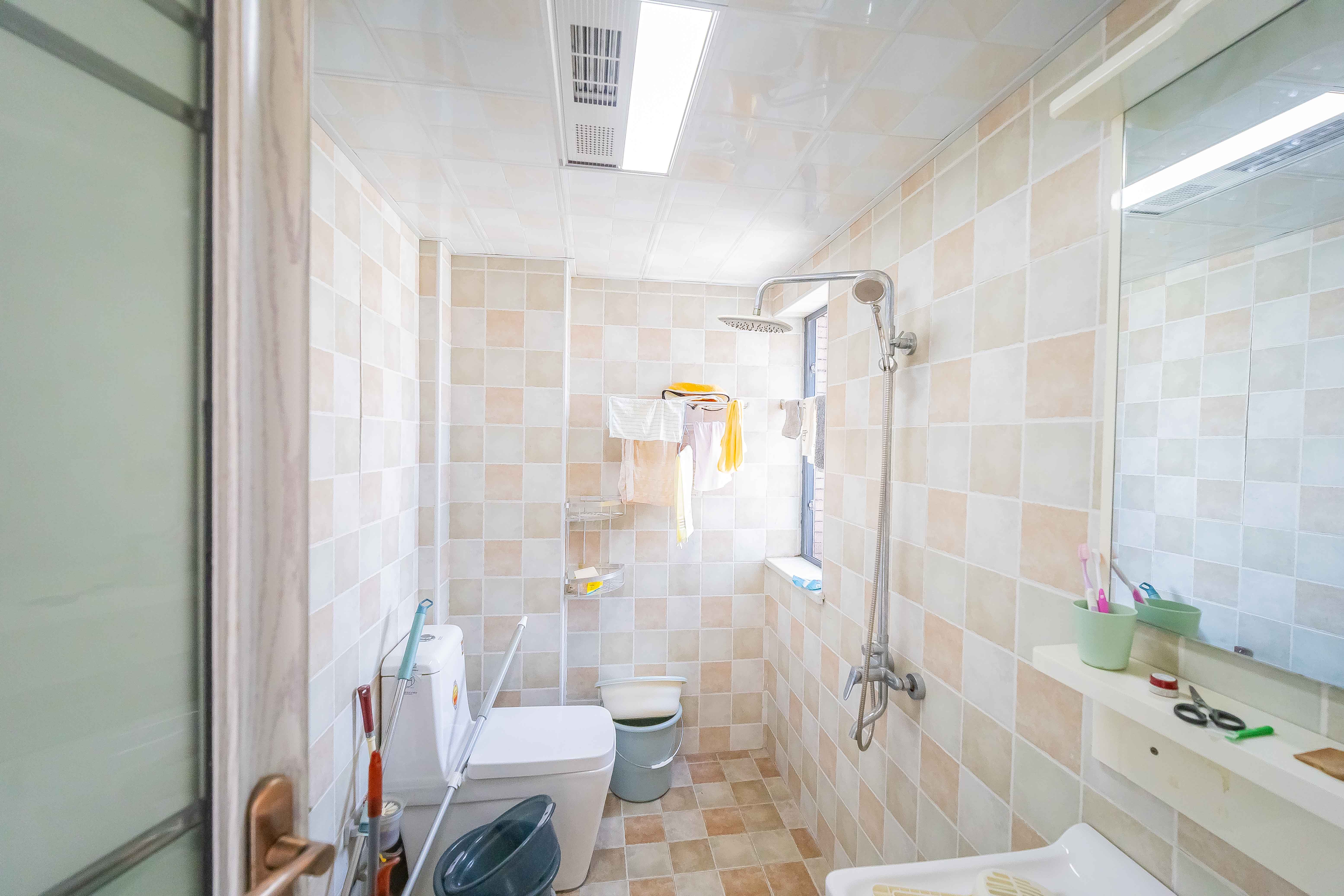 钱隆首府(福晟御园)  3室2厅2卫    118.0万 钱隆首府(福晟御园)  3室2厅2卫    118.0万卫生间