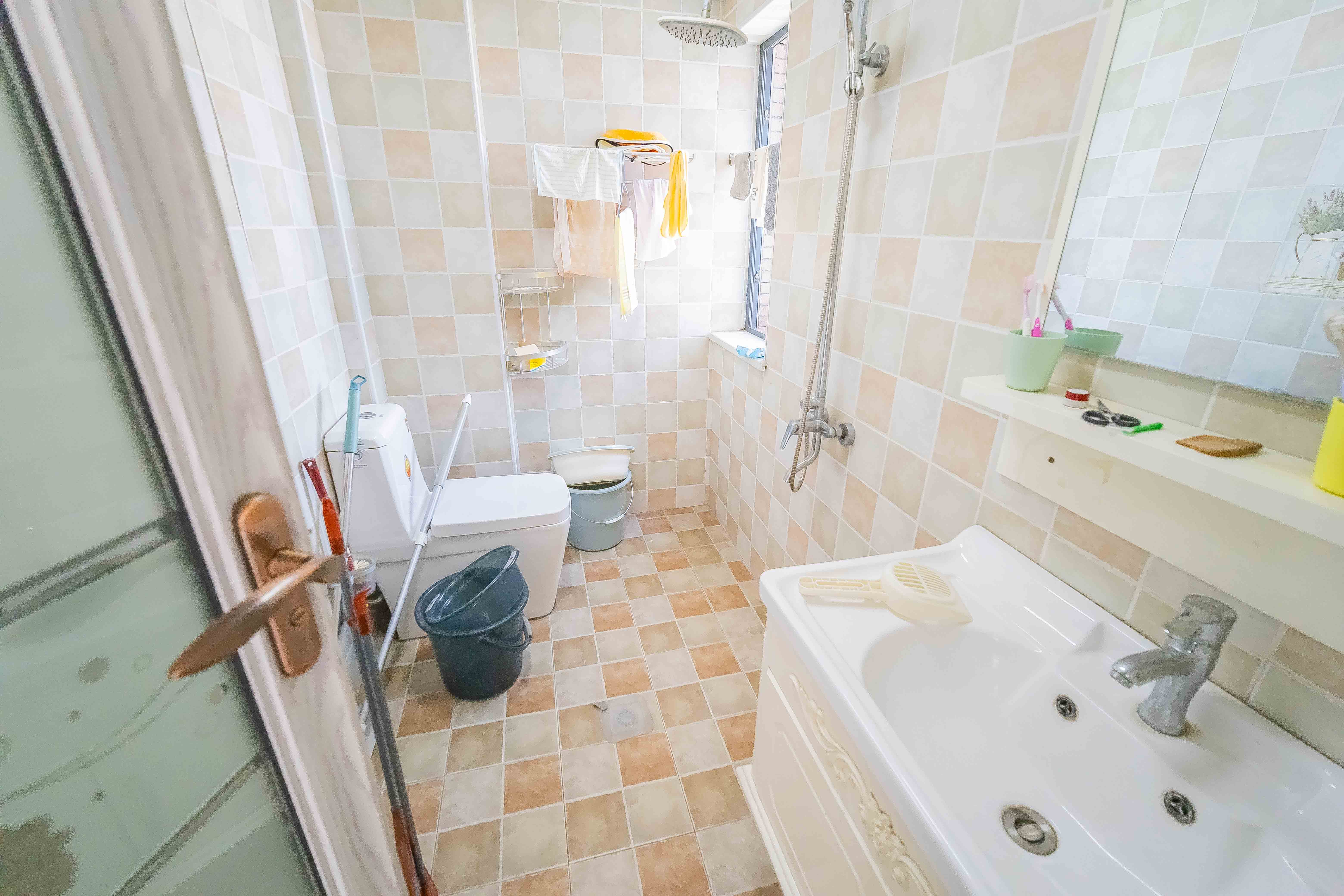 钱隆首府(福晟御园)  3室2厅2卫    118.0万 钱隆首府(福晟御园)  3室2厅2卫    118.0万卫生间