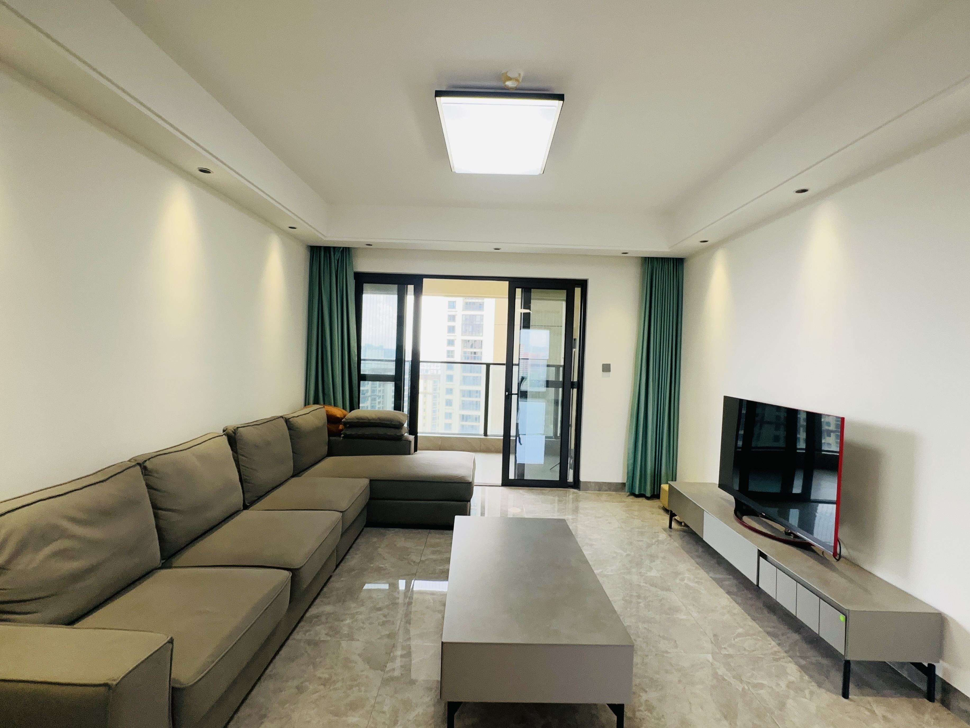 融创海口一号 4室2厅2卫 328.0万 融创海口一号 4室2厅2卫 328.0万客厅