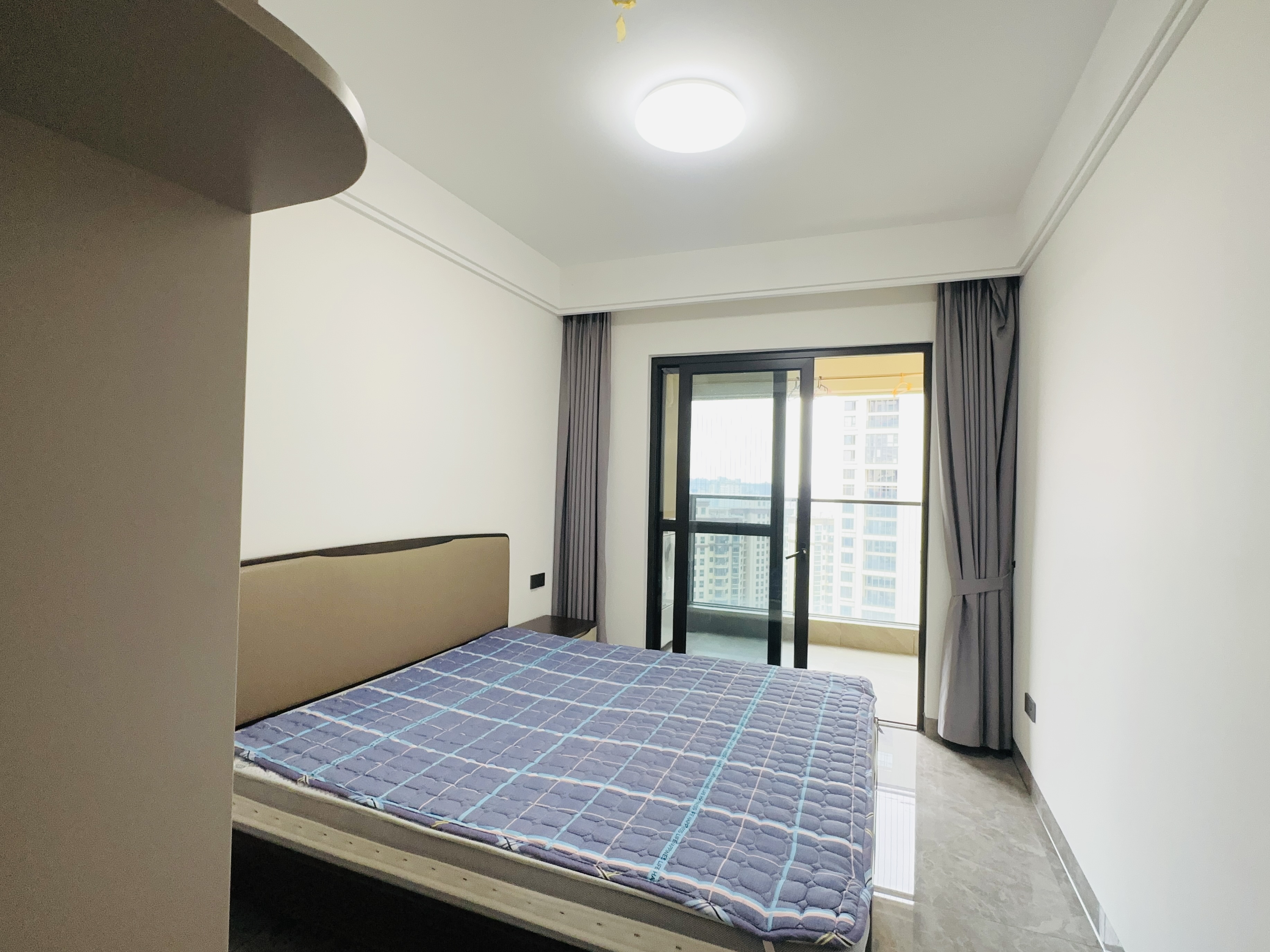 融创海口一号 4室2厅2卫 328.0万 融创海口一号 4室2厅2卫 328.0万卧室