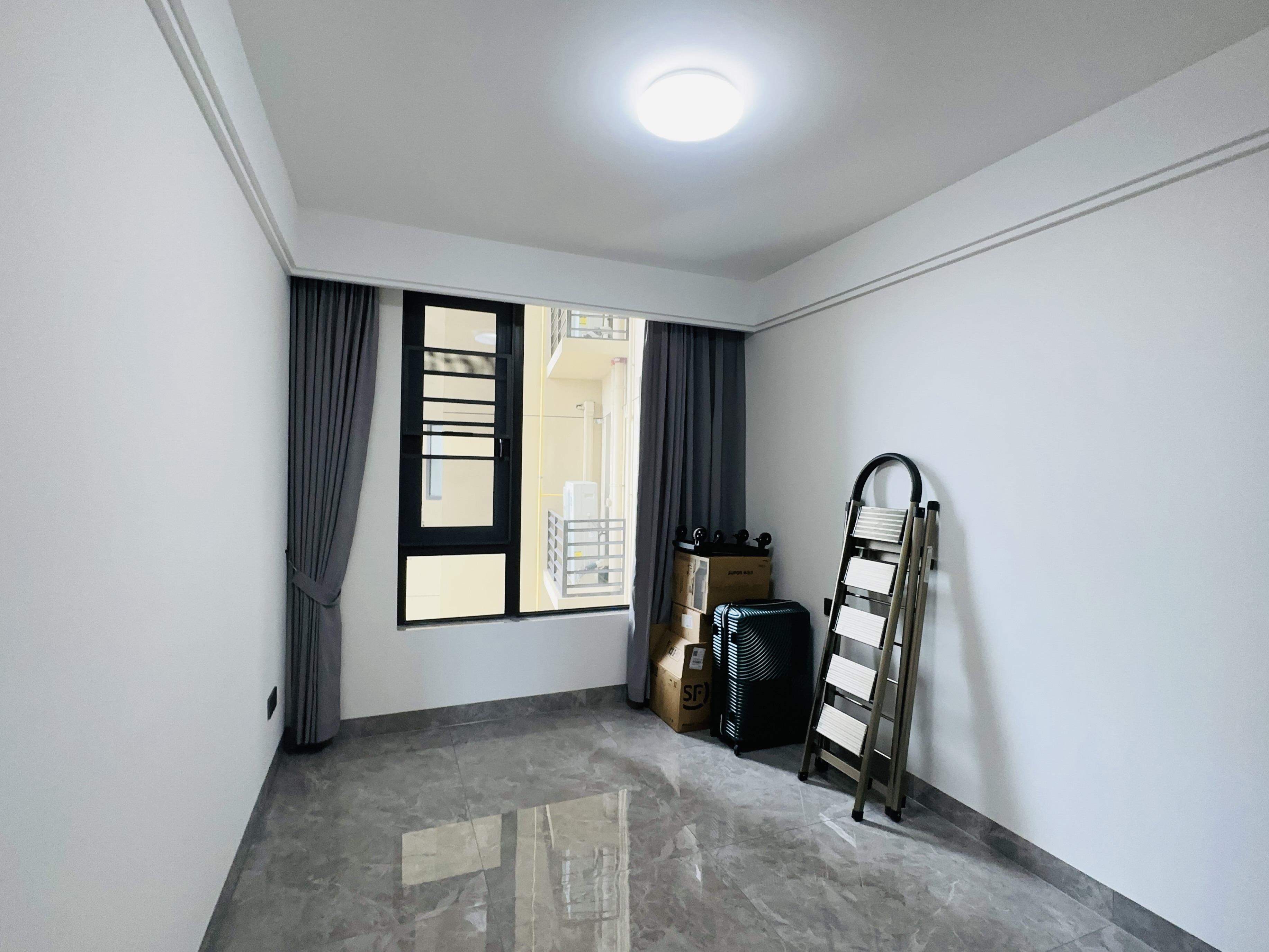 融创海口一号 4室2厅2卫 328.0万 融创海口一号 4室2厅2卫 328.0万卧室