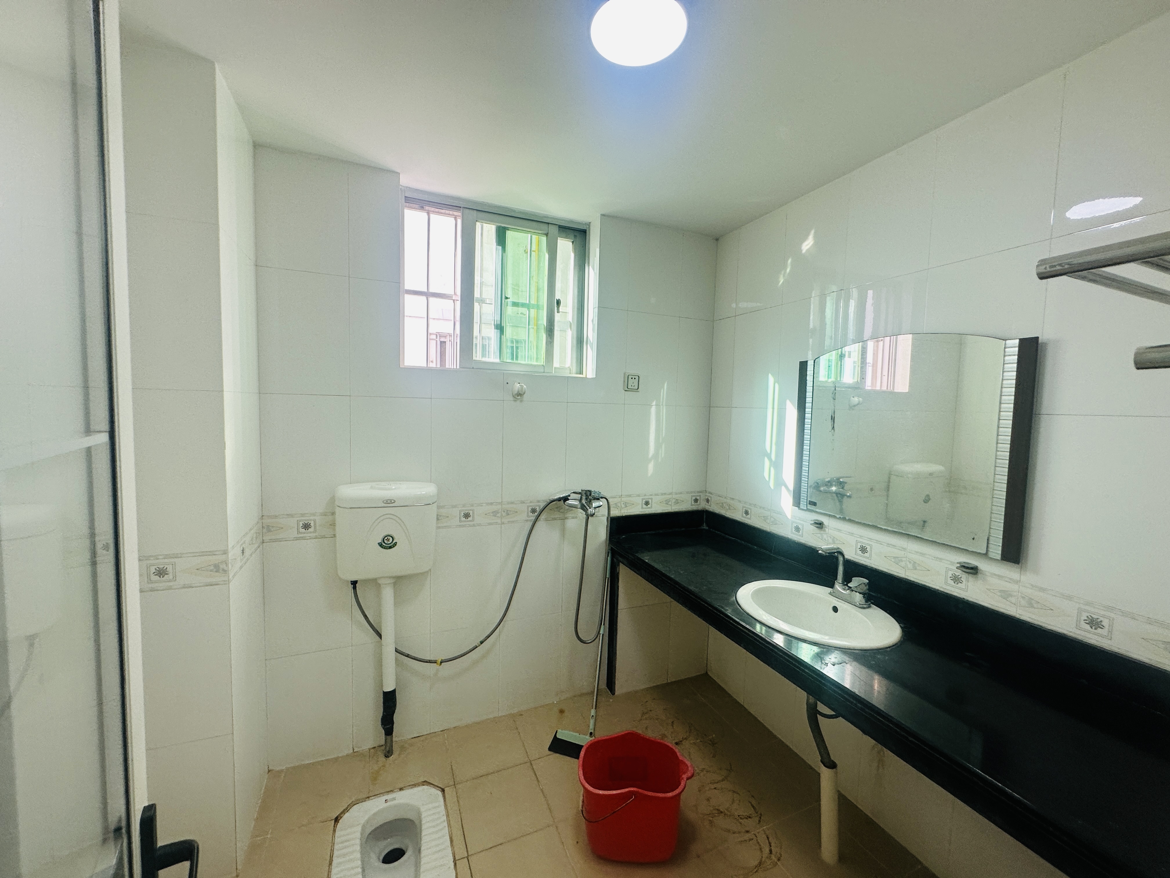 广昌花园 4室2厅2卫 180.0万 广昌花园 4室2厅2卫 180.0万卫生间