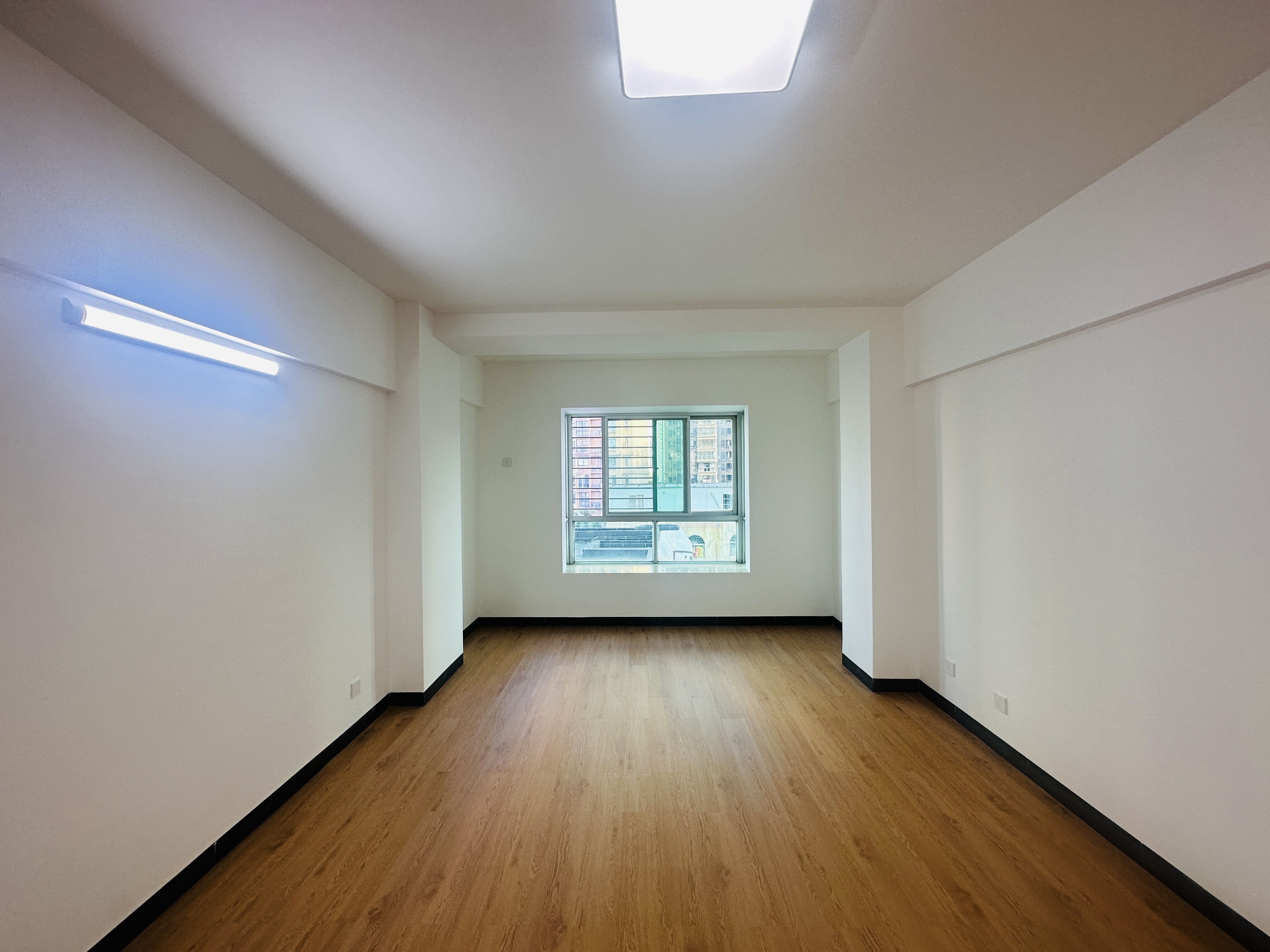 广昌花园 4室2厅2卫 180.0万 广昌花园 4室2厅2卫 180.0万卧室