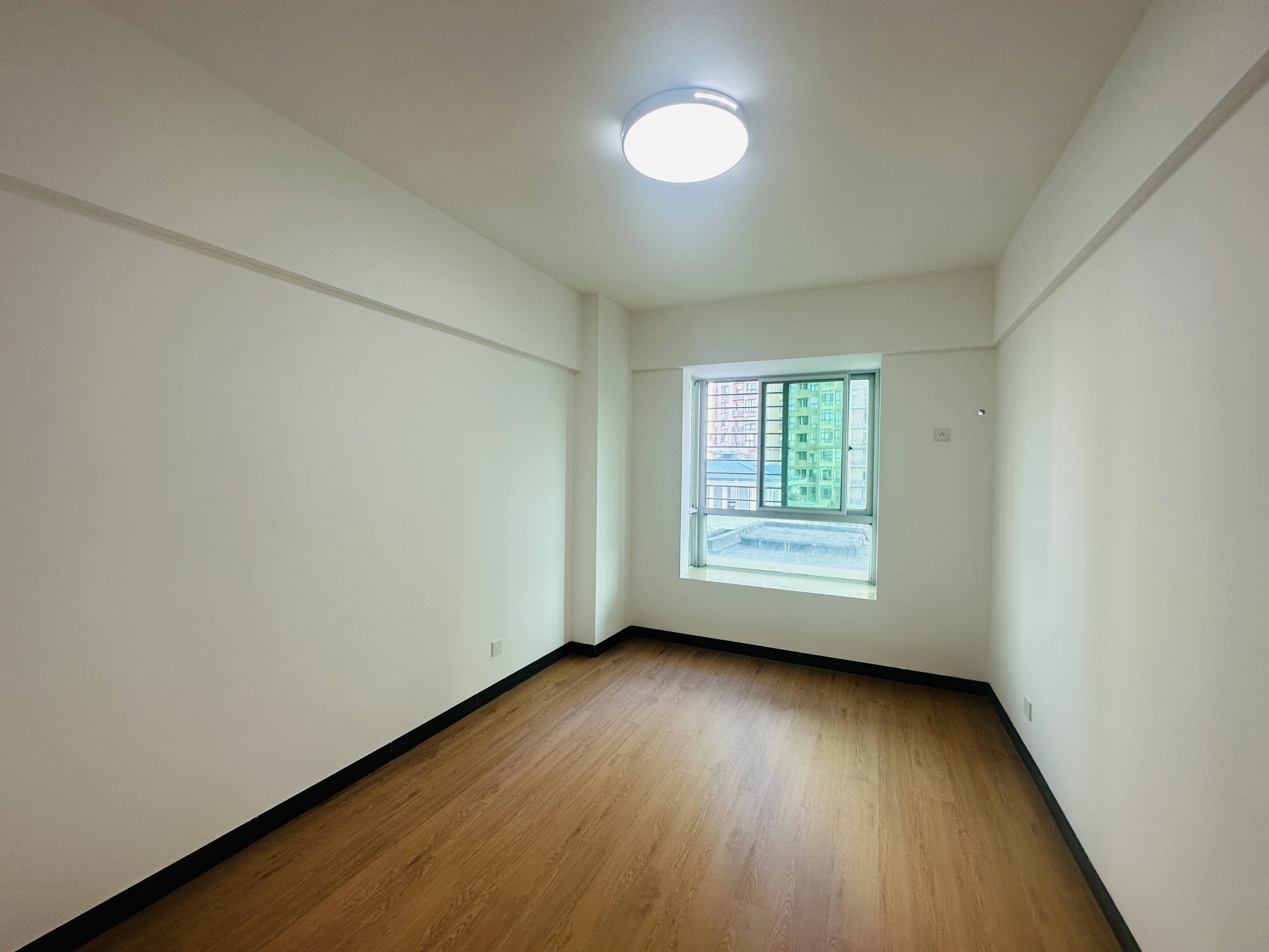 广昌花园 4室2厅2卫 180.0万 广昌花园 4室2厅2卫 180.0万卧室