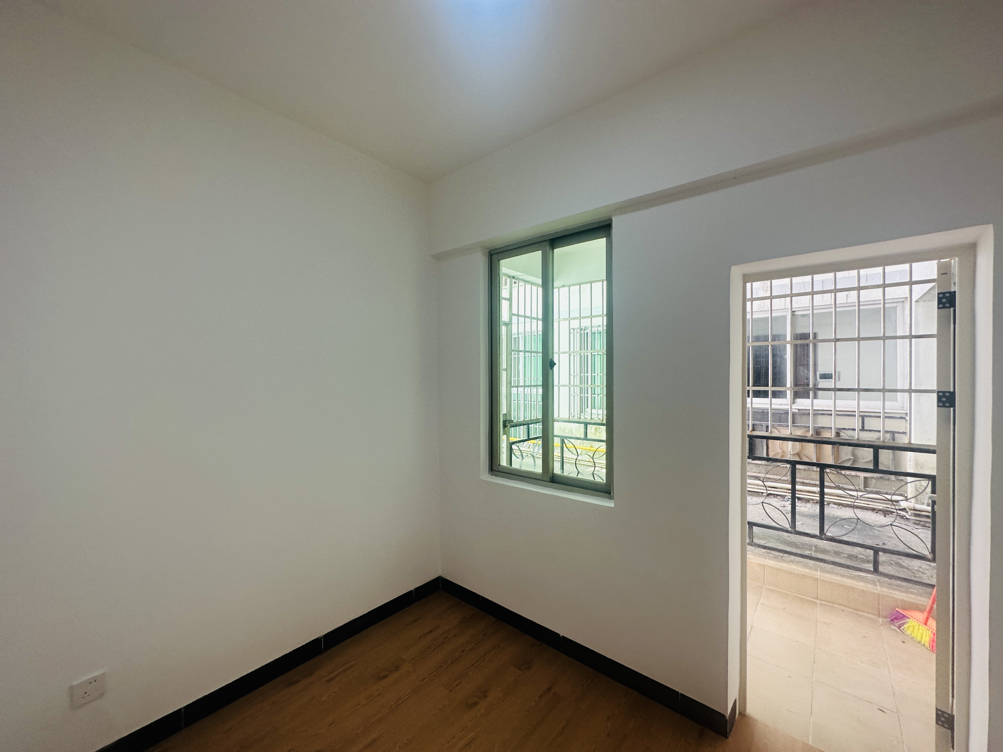 广昌花园 4室2厅2卫 180.0万 广昌花园 4室2厅2卫 180.0万其他