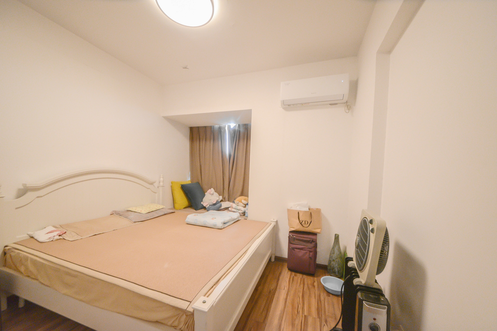 新城新世界一二三期  3室2厅2卫    97.0万 新城新世界一二三期  3室2厅2卫    97.0万卧室