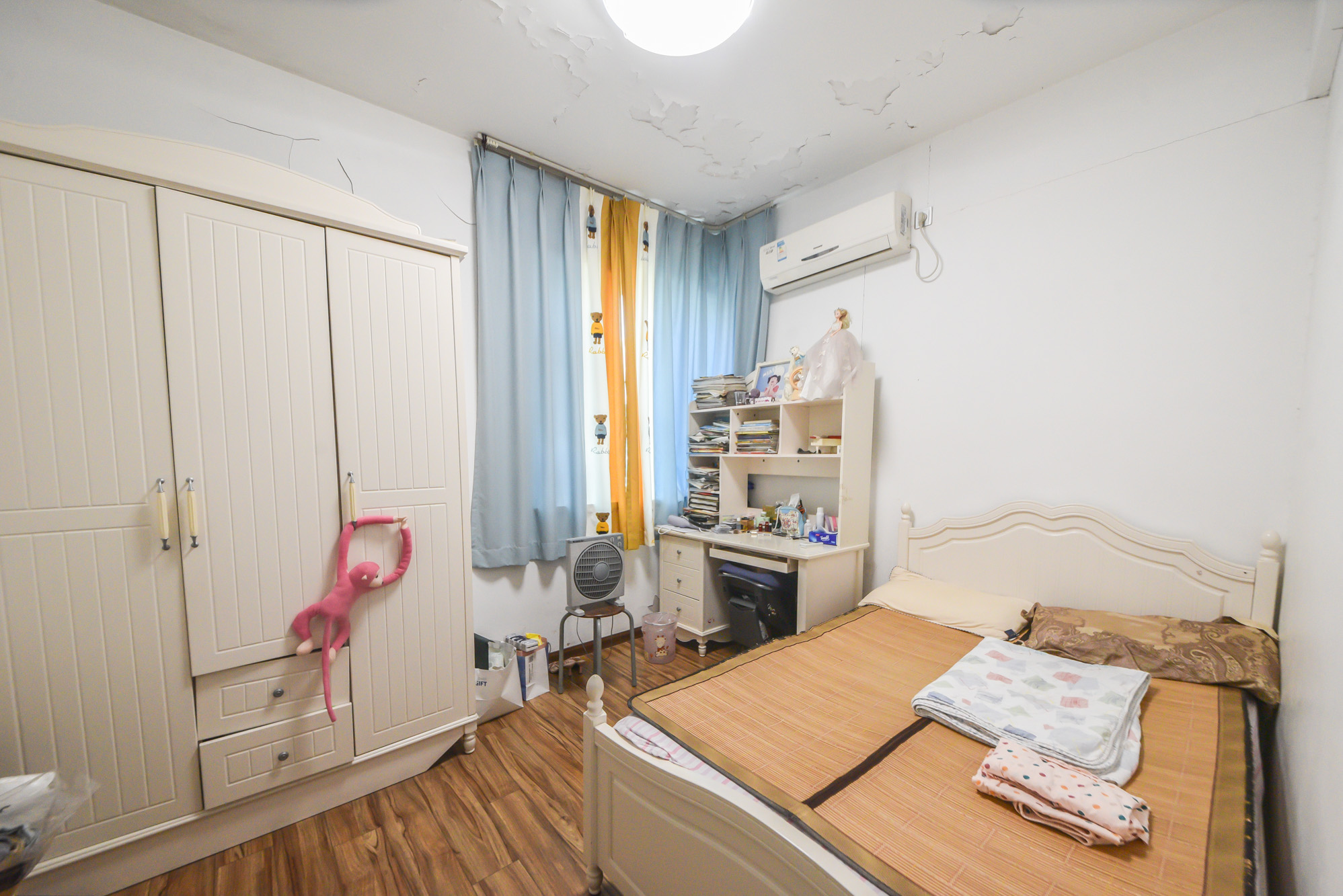 新城新世界一二三期  3室2厅2卫    97.0万 新城新世界一二三期  3室2厅2卫    97.0万卧室