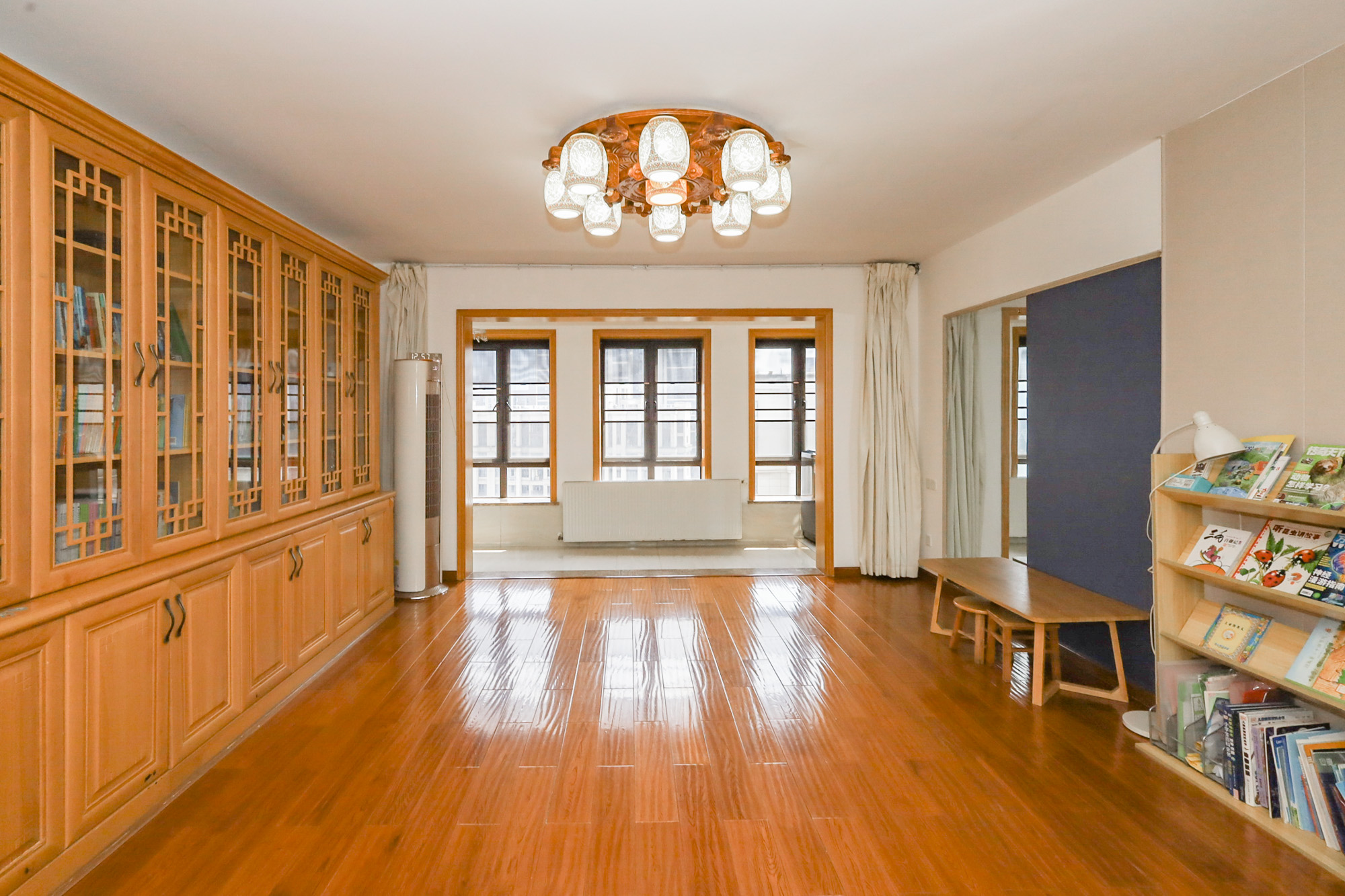 南山雍江汇(滨江国际新城)  4室2厅2卫    166.0万 南山雍江汇(滨江国际新城)  4室2厅2卫    166.0万客厅