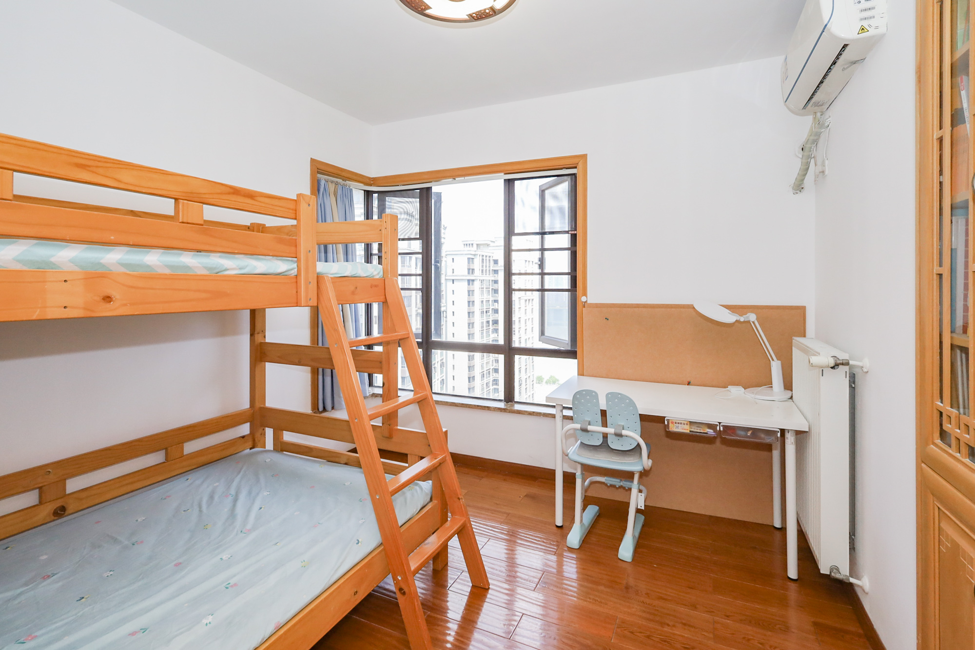 南山雍江汇(滨江国际新城)  4室2厅2卫    166.0万 南山雍江汇(滨江国际新城)  4室2厅2卫    166.0万卧室