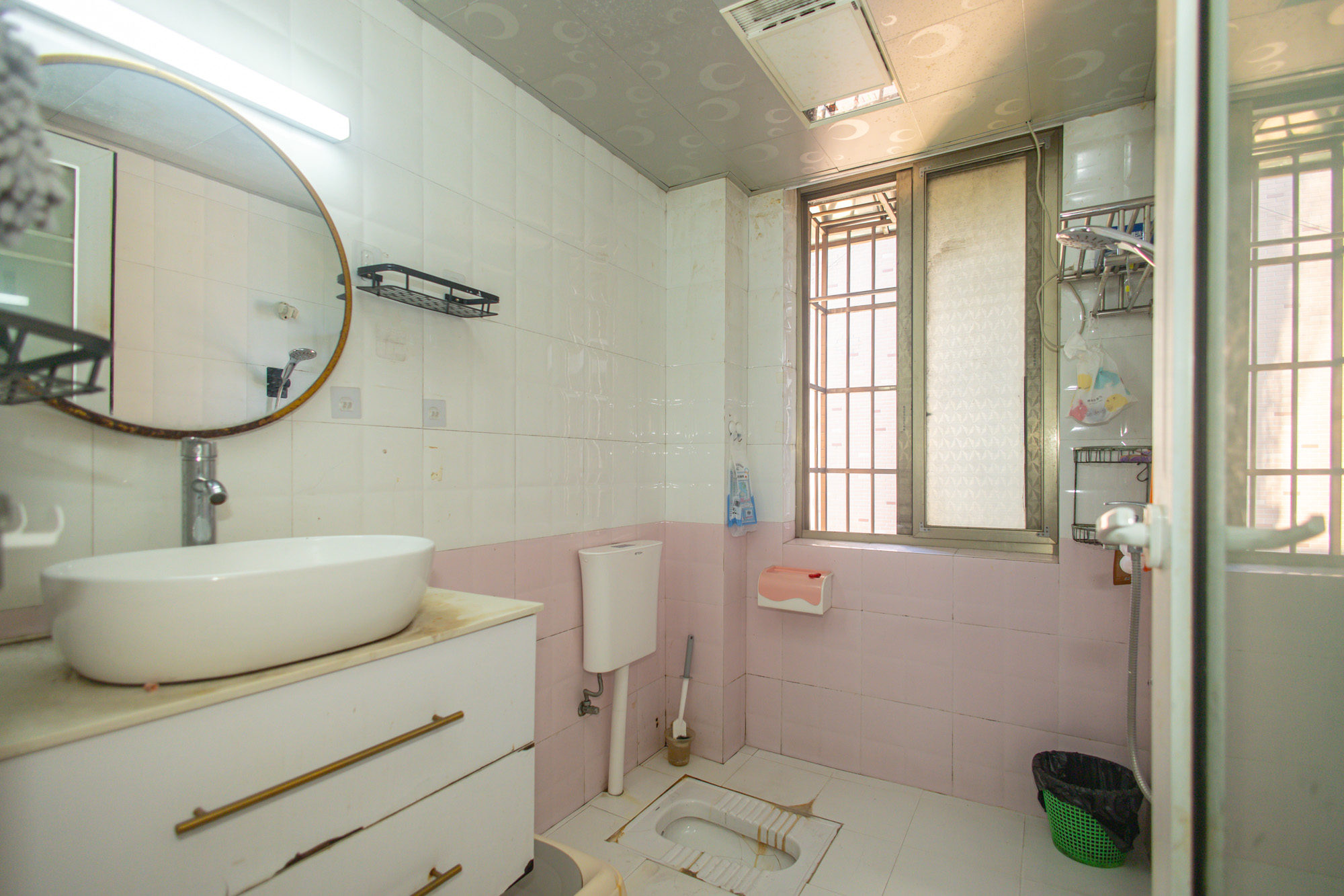 卧龙居国际村 2室2厅1卫 39.8万 卧龙居国际村 2室2厅1卫 39.8万卫生间