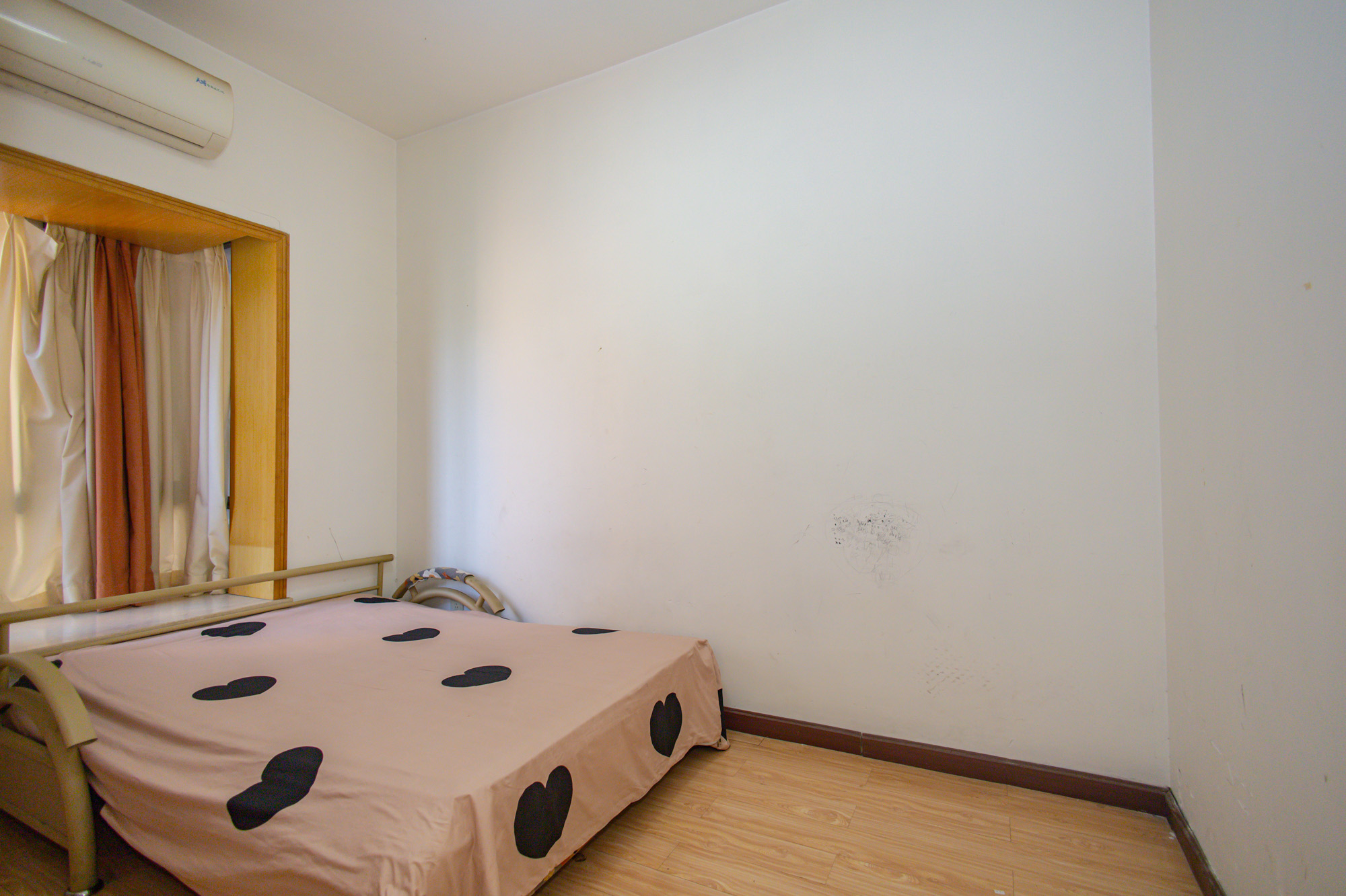 卧龙居国际村 2室2厅1卫 39.8万 卧龙居国际村 2室2厅1卫 39.8万卧室