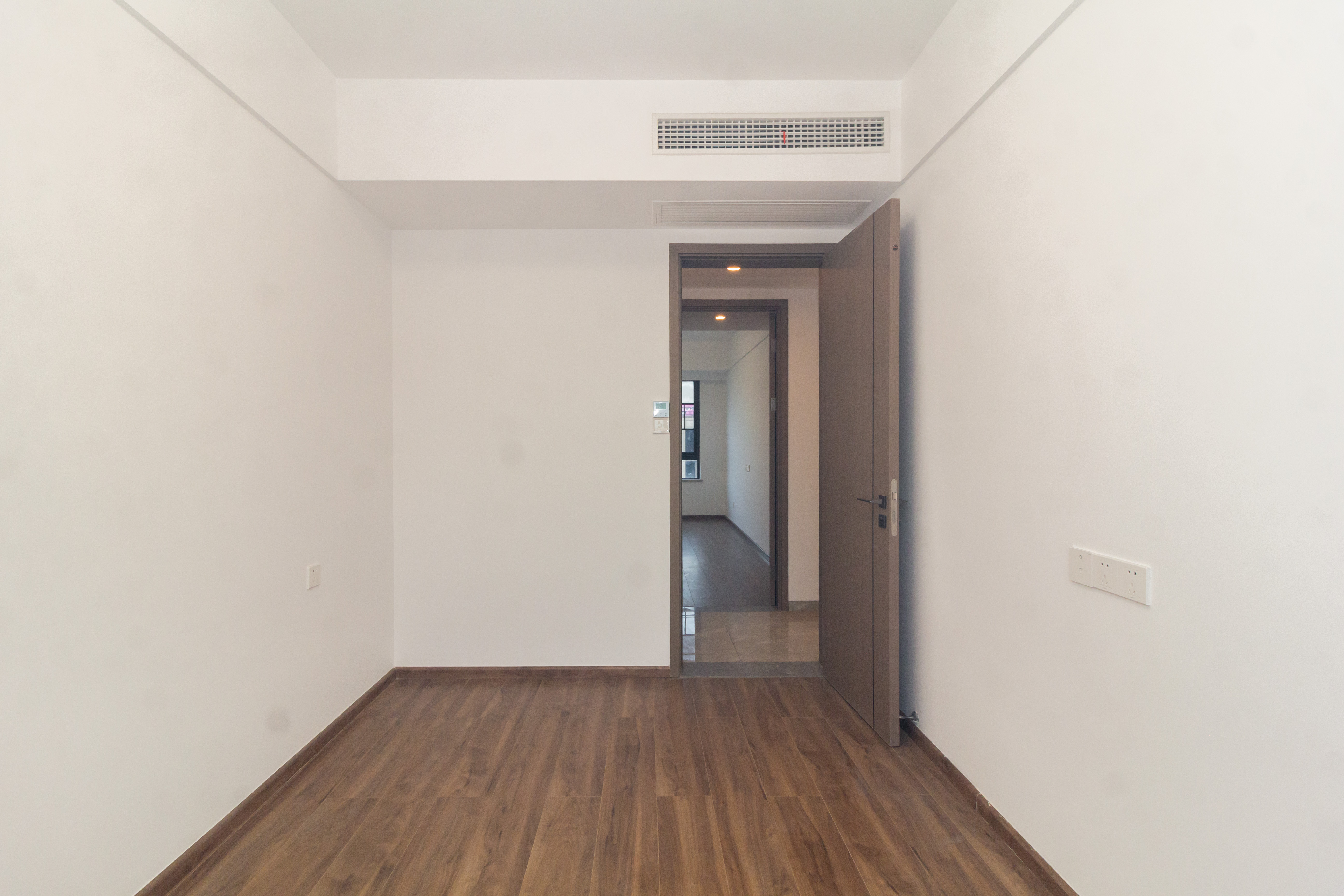 金茂建发观悦  4室2厅2卫   238.00万卧室