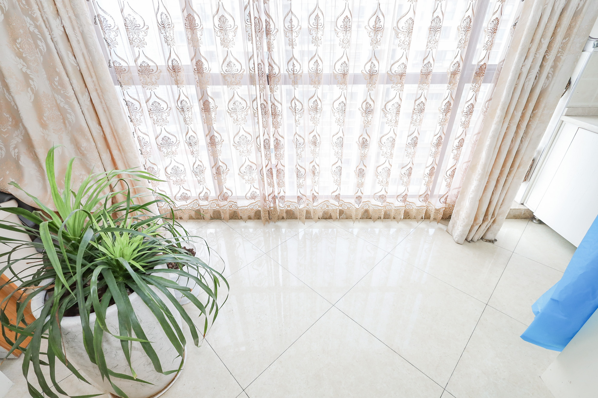 旭辉藏郡(藏郡、旭湘华府) 3室2厅1卫 225.0万 旭辉藏郡(藏郡、旭湘华府) 3室2厅1卫 225.0万阳台