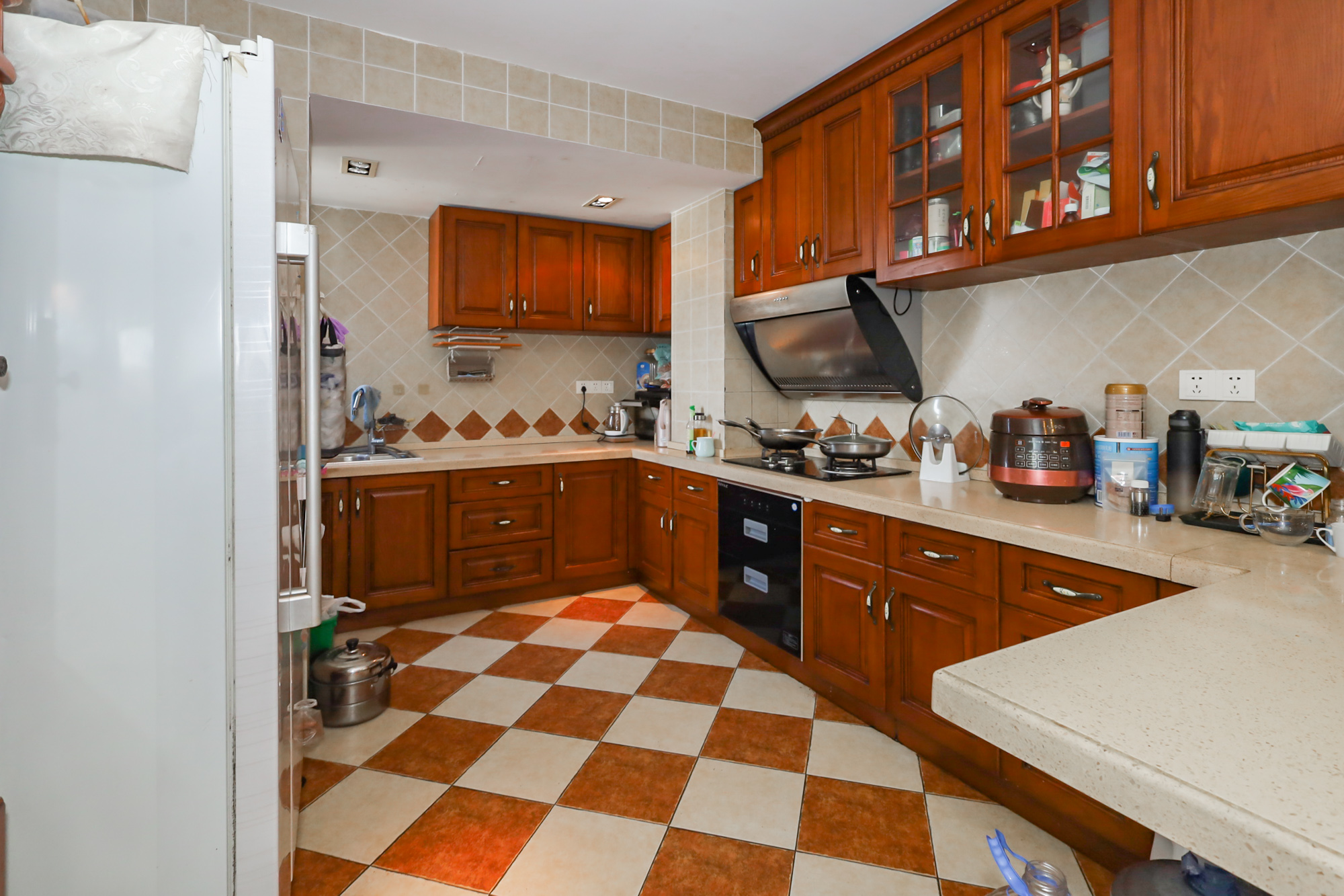 景秀江山  4室2厅2卫    189.0万 景秀江山  4室2厅2卫    189.0万厨房