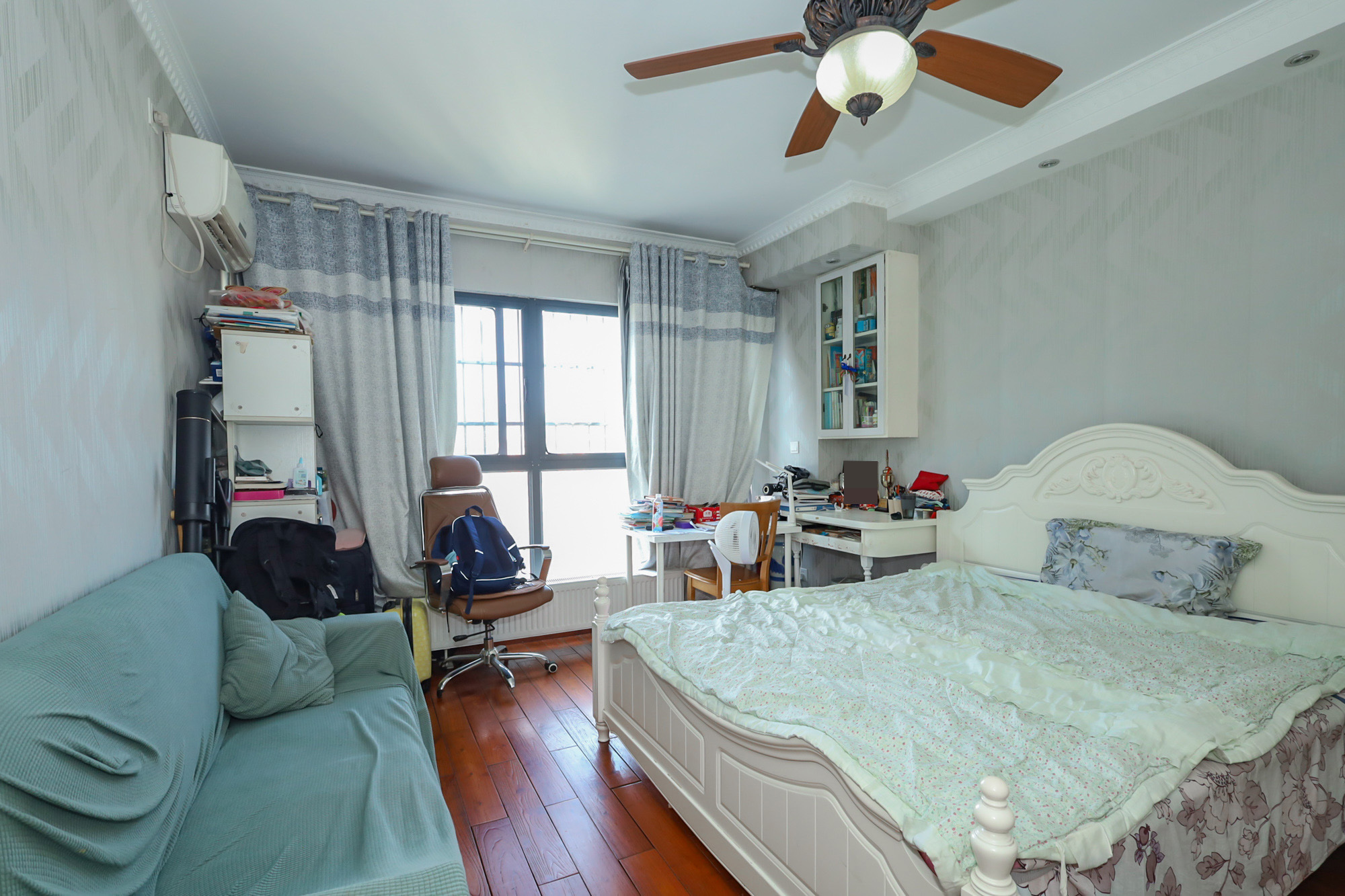 景秀江山  4室2厅2卫    189.0万 景秀江山  4室2厅2卫    189.0万卧室