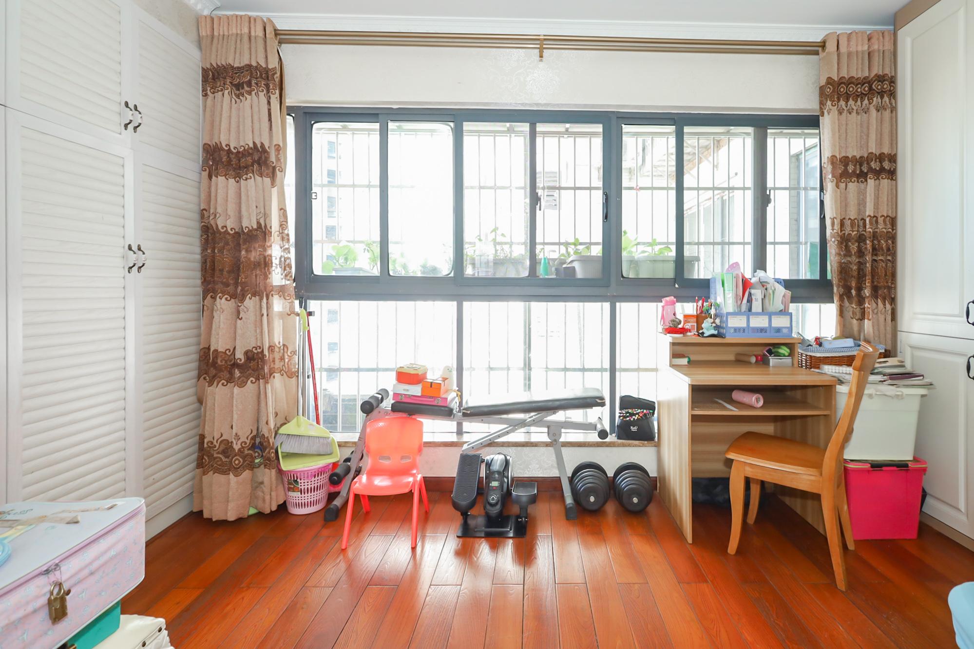 景秀江山  4室2厅2卫    189.0万 景秀江山  4室2厅2卫    189.0万阳台