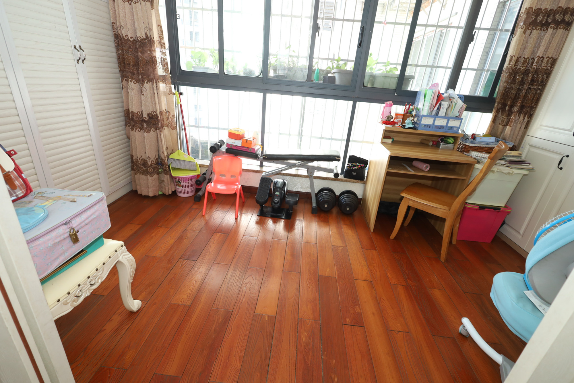 景秀江山  4室2厅2卫    189.0万 景秀江山  4室2厅2卫    189.0万阳台