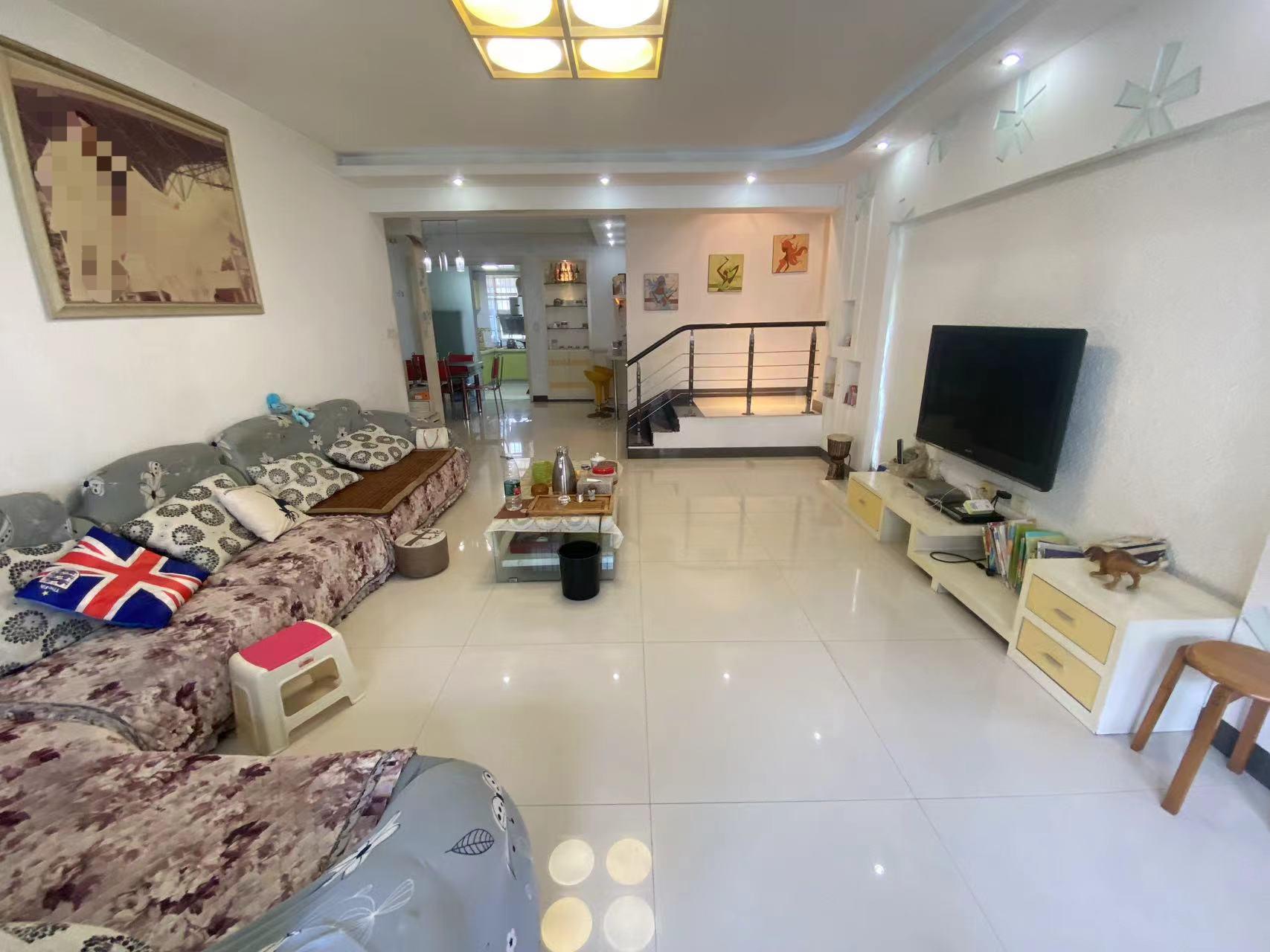 康和山庄 3室2厅2卫 42.0万 康和山庄 3室2厅2卫 42.0万室内图