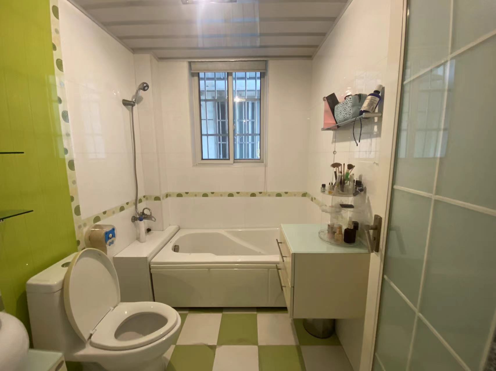 康和山庄 3室2厅2卫 42.0万 康和山庄 3室2厅2卫 42.0万室内图