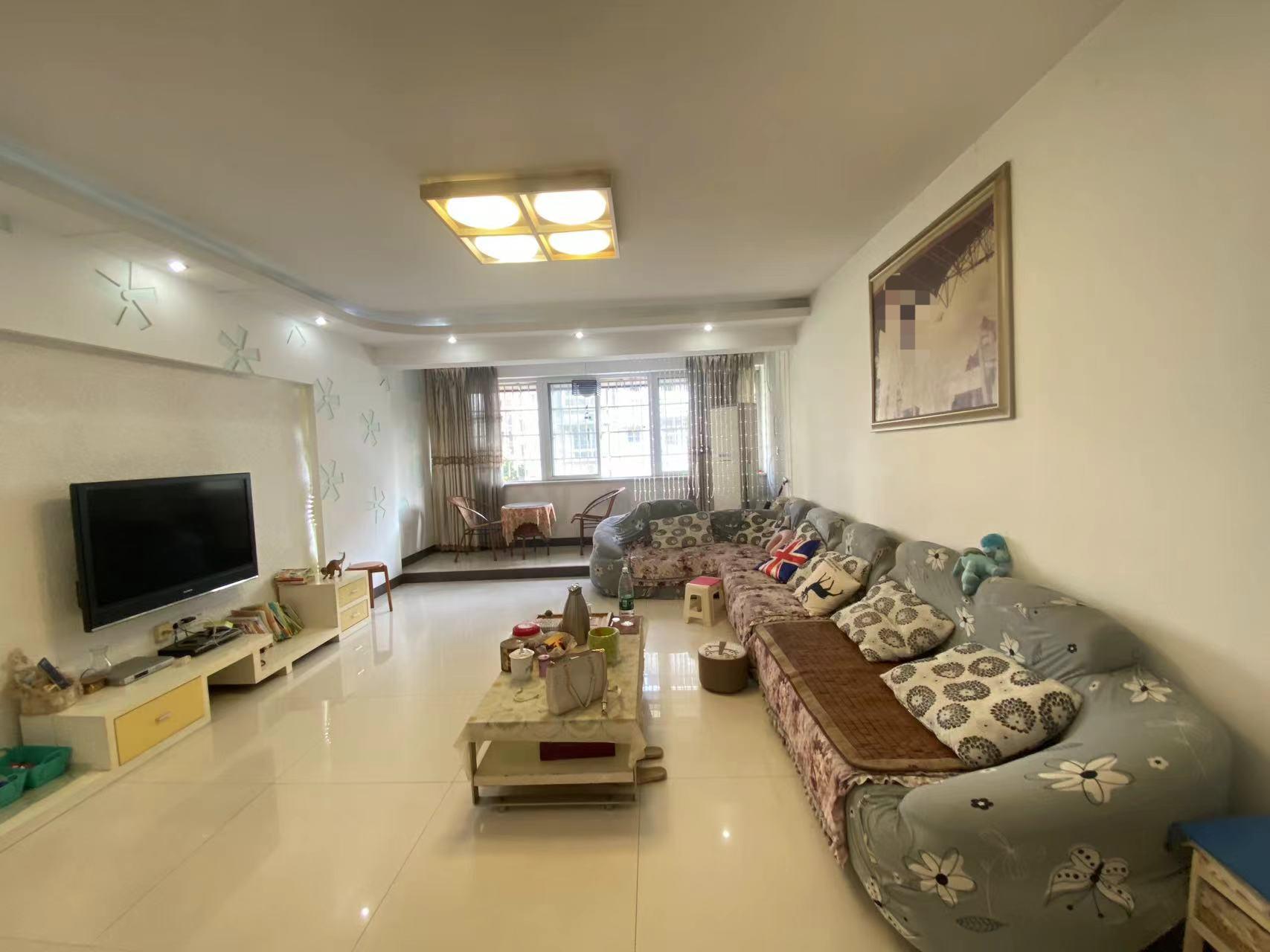 康和山庄 3室2厅2卫 42.0万 康和山庄 3室2厅2卫 42.0万室内图