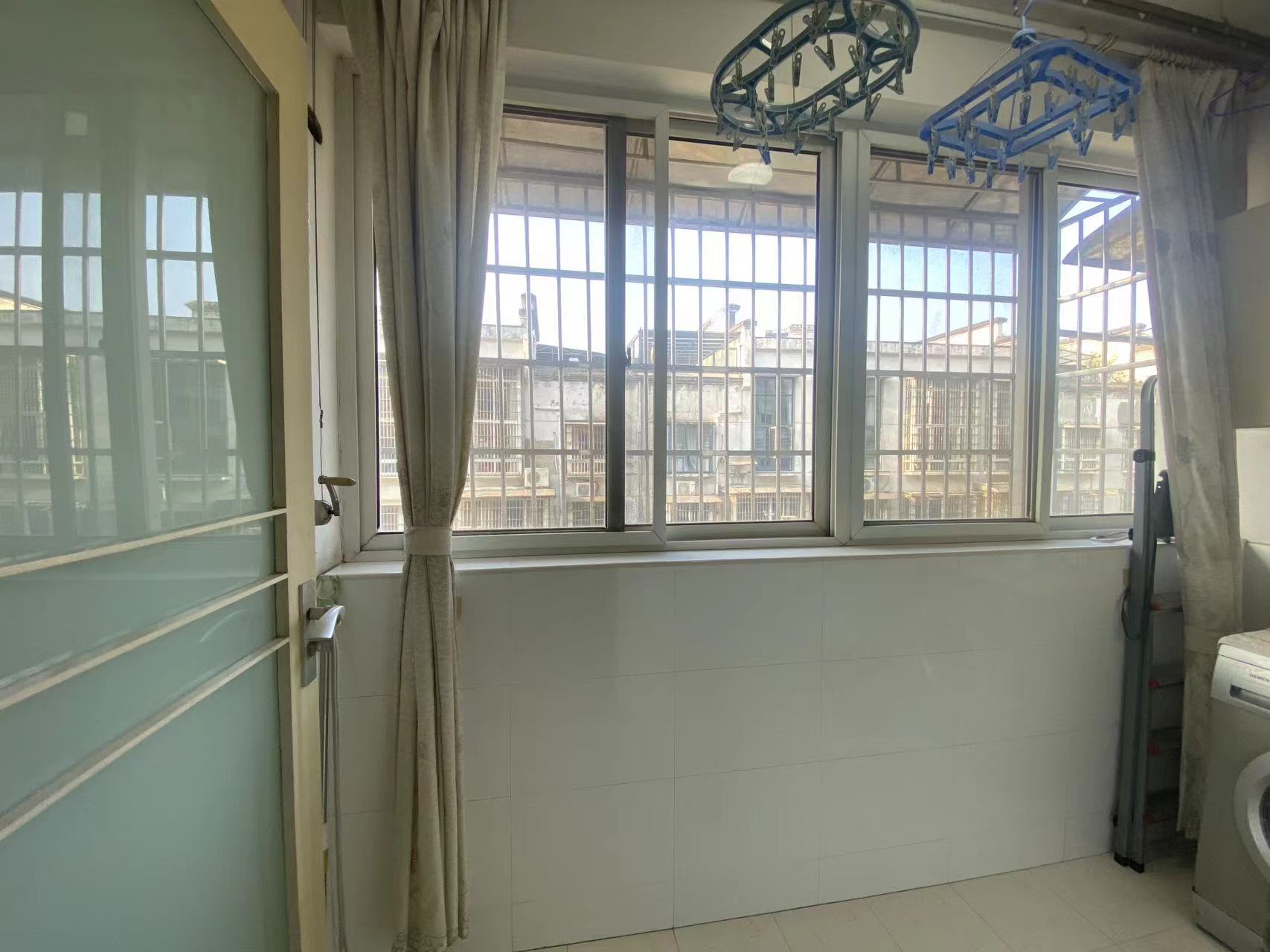 康和山庄 3室2厅2卫 42.0万 康和山庄 3室2厅2卫 42.0万室内图