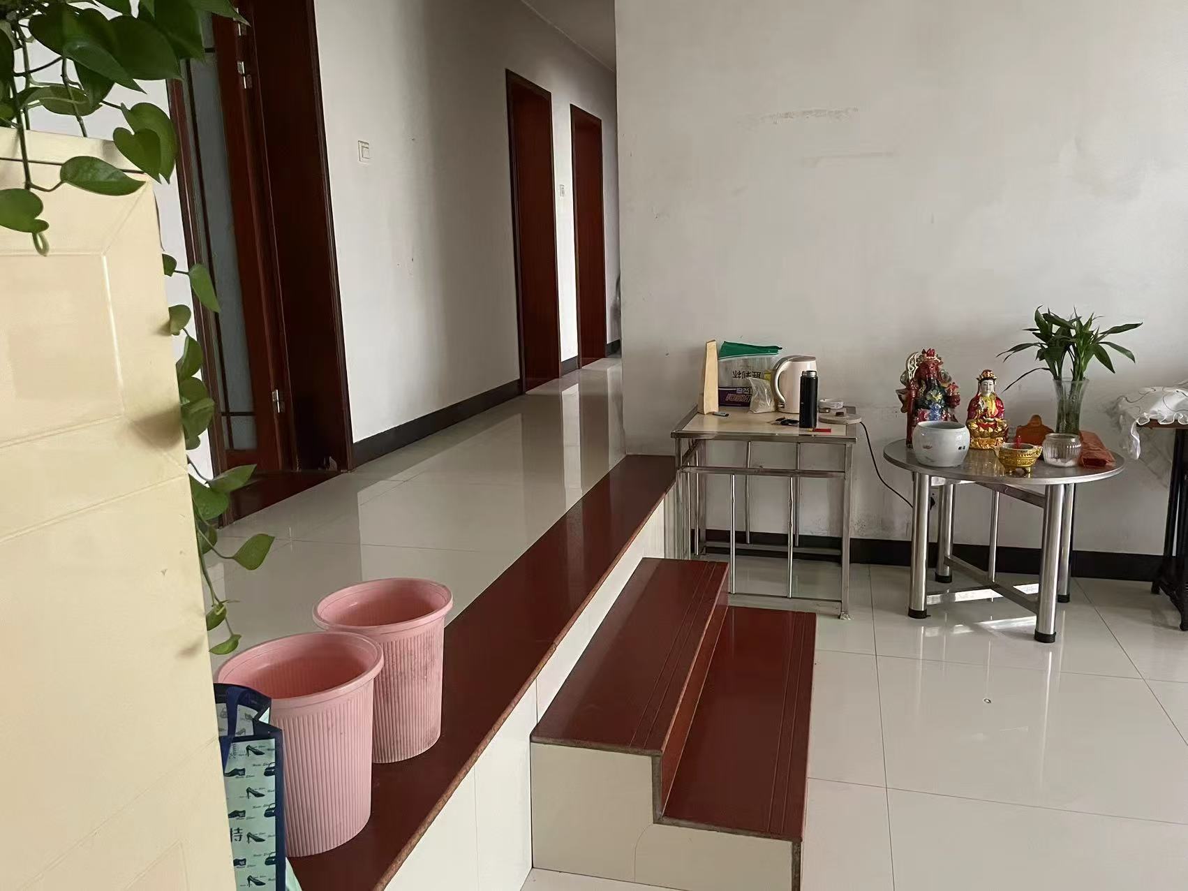 天鹅花园  3室2厅1卫    61.8万 天鹅花园  3室2厅1卫    61.8万室内图