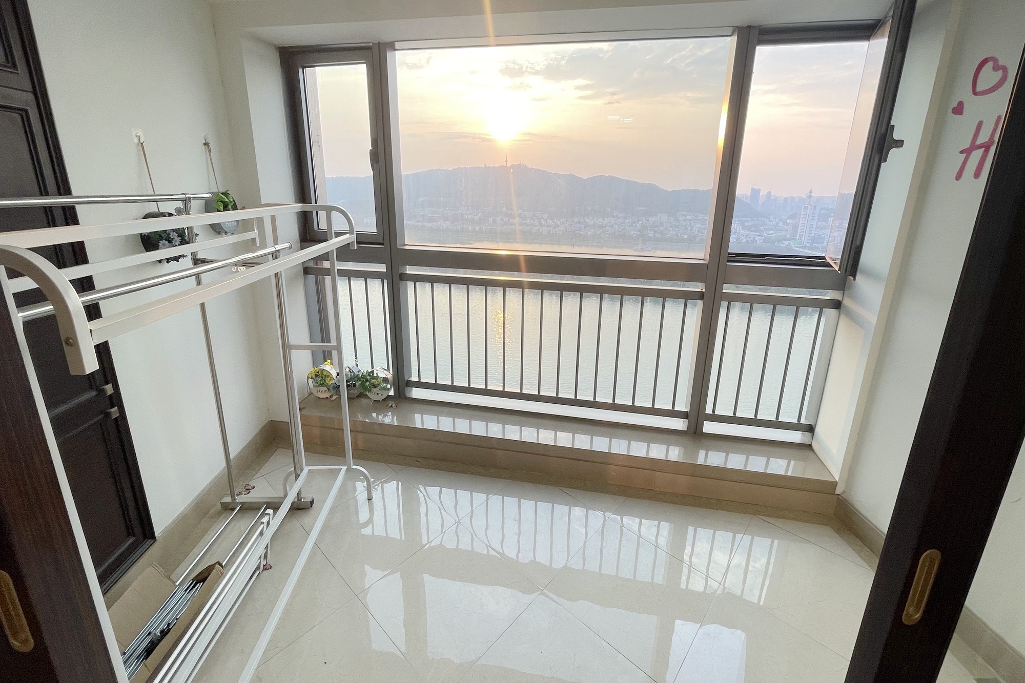 华远隆玺  3室2厅3卫   578.00万阳台