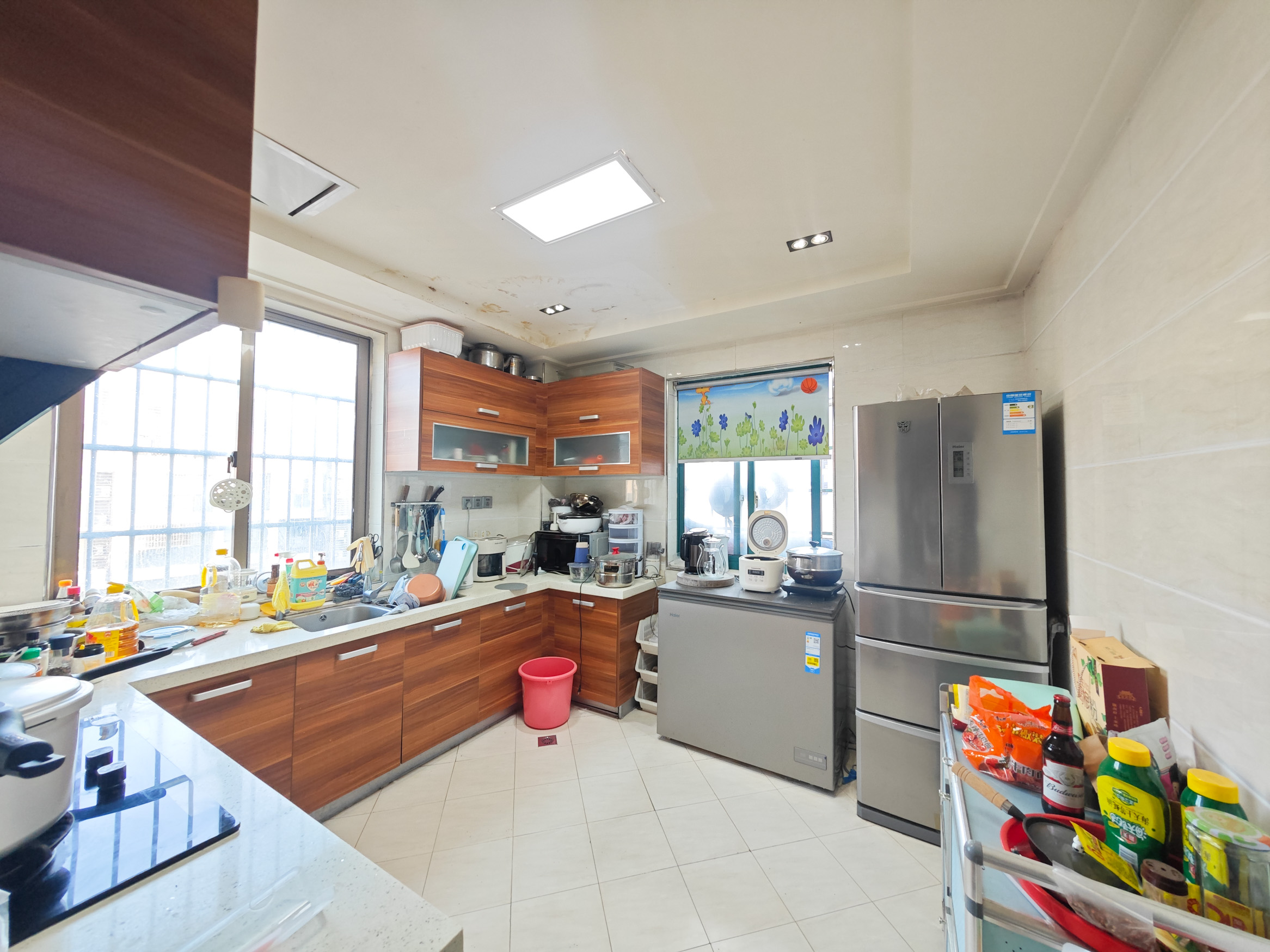 岳泰理想城 4室2厅2卫 110.0万 岳泰理想城 4室2厅2卫 110.0万厨房