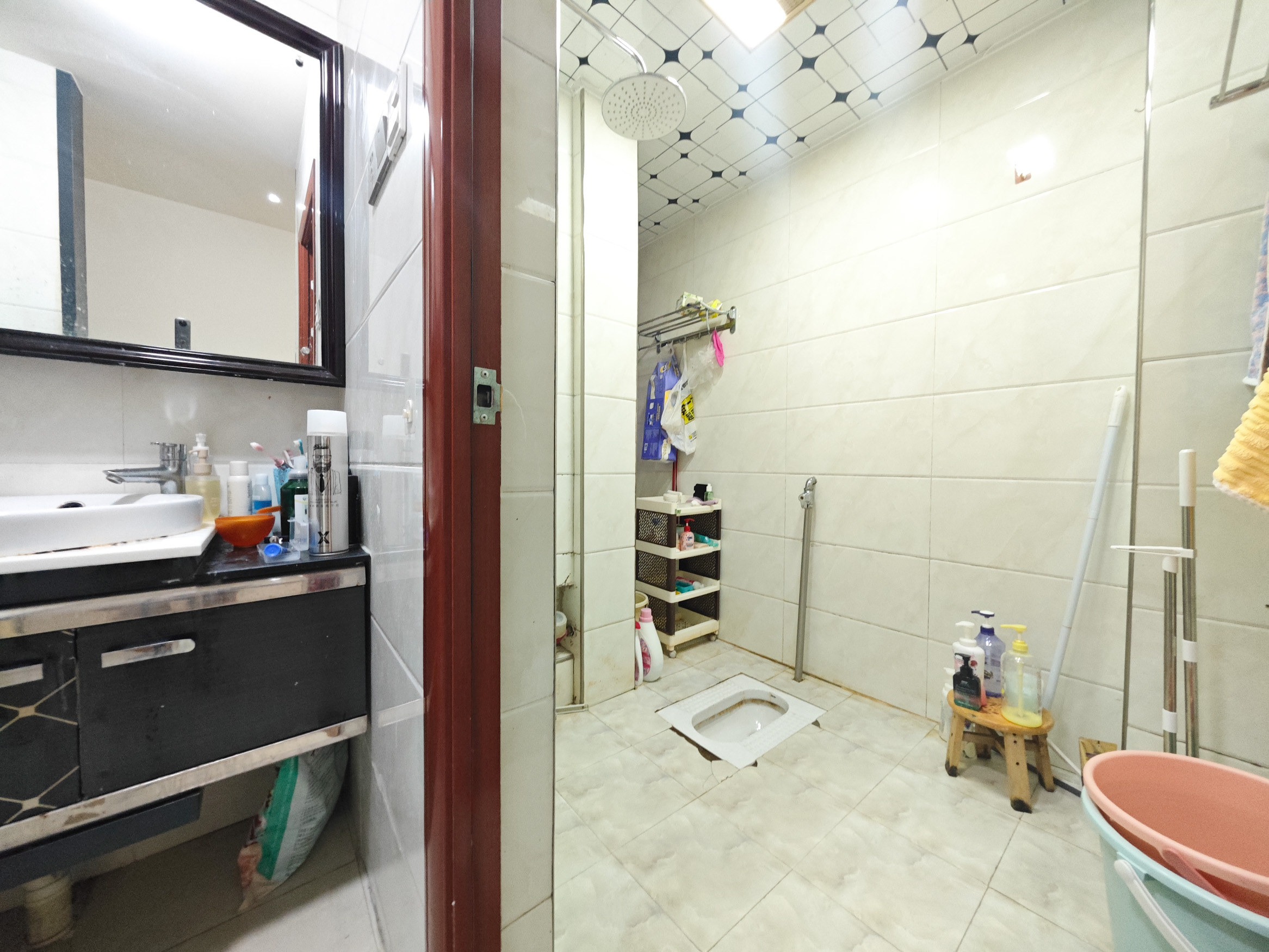 岳泰理想城 4室2厅2卫 110.0万 岳泰理想城 4室2厅2卫 110.0万卫生间