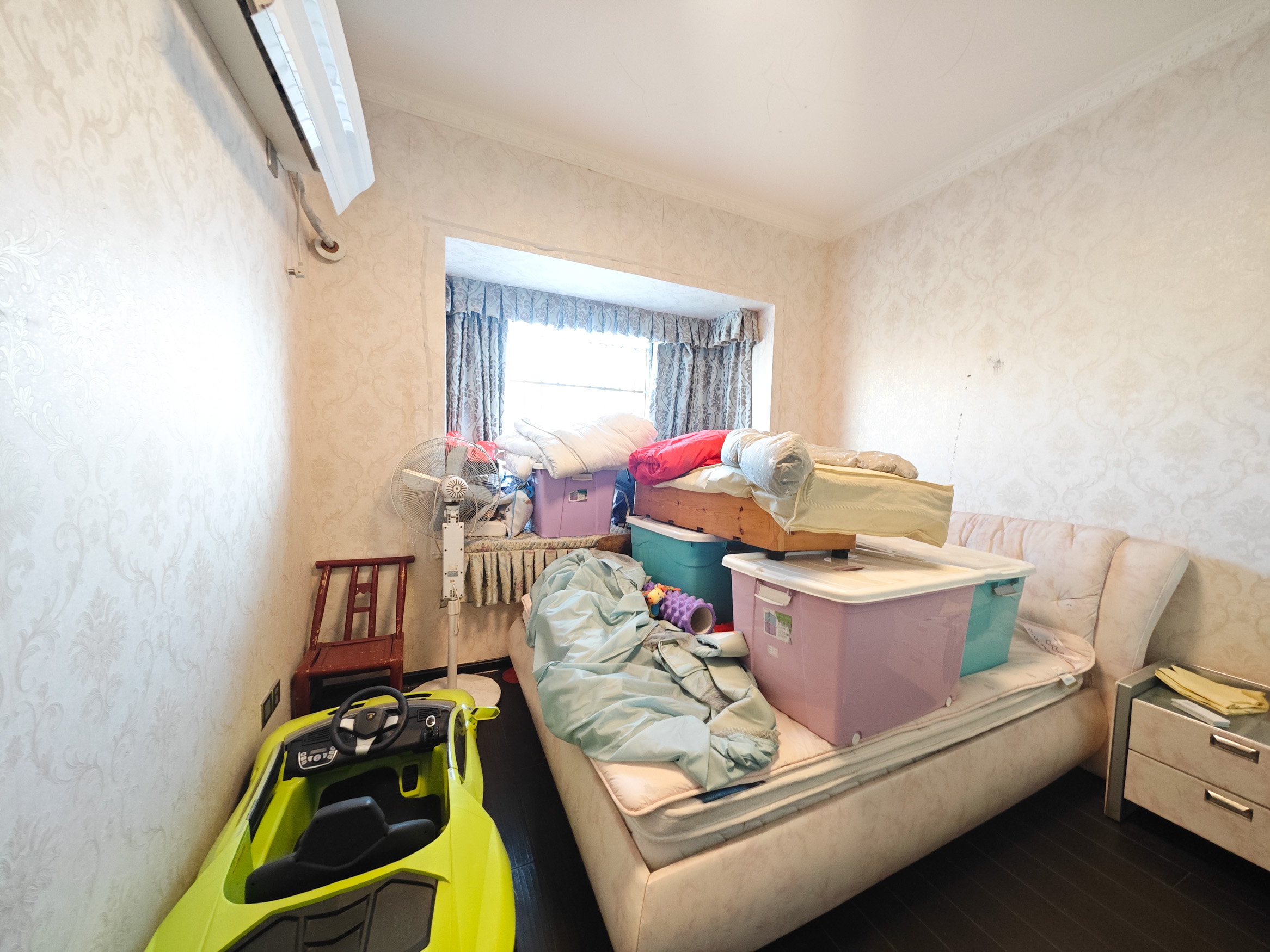 岳泰理想城 4室2厅2卫 110.0万 岳泰理想城 4室2厅2卫 110.0万卧室