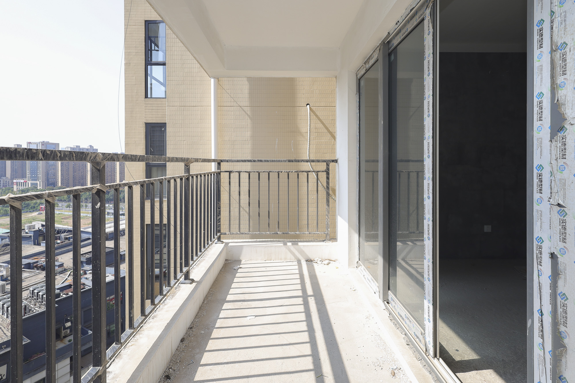 福晟钱隆国际(晟冉景苑) 4室2厅2卫 118.0万 福晟钱隆国际(晟冉景苑) 4室2厅2卫 118.0万阳台