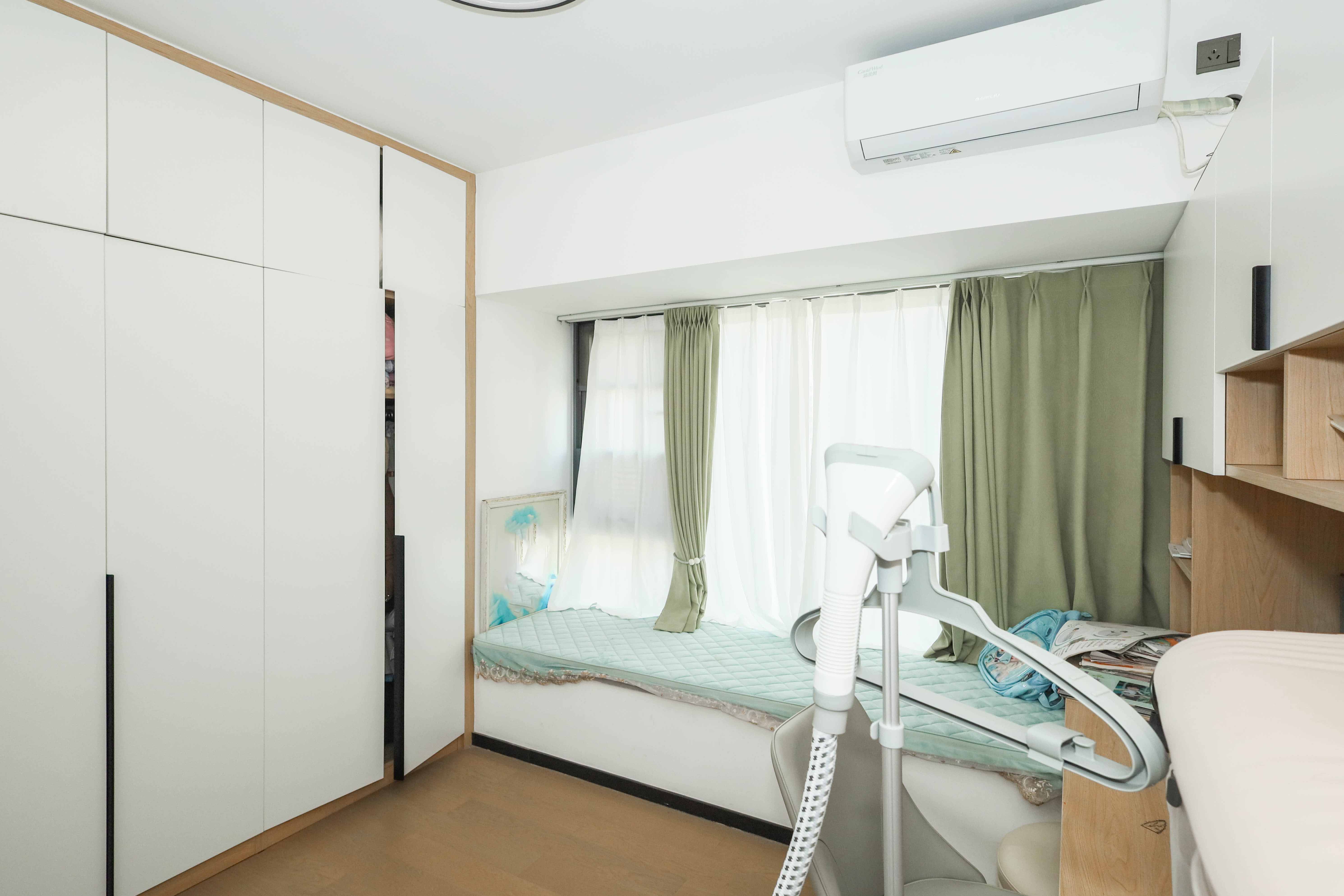 时代梅溪领峰  4室2厅2卫   225.00万卧室